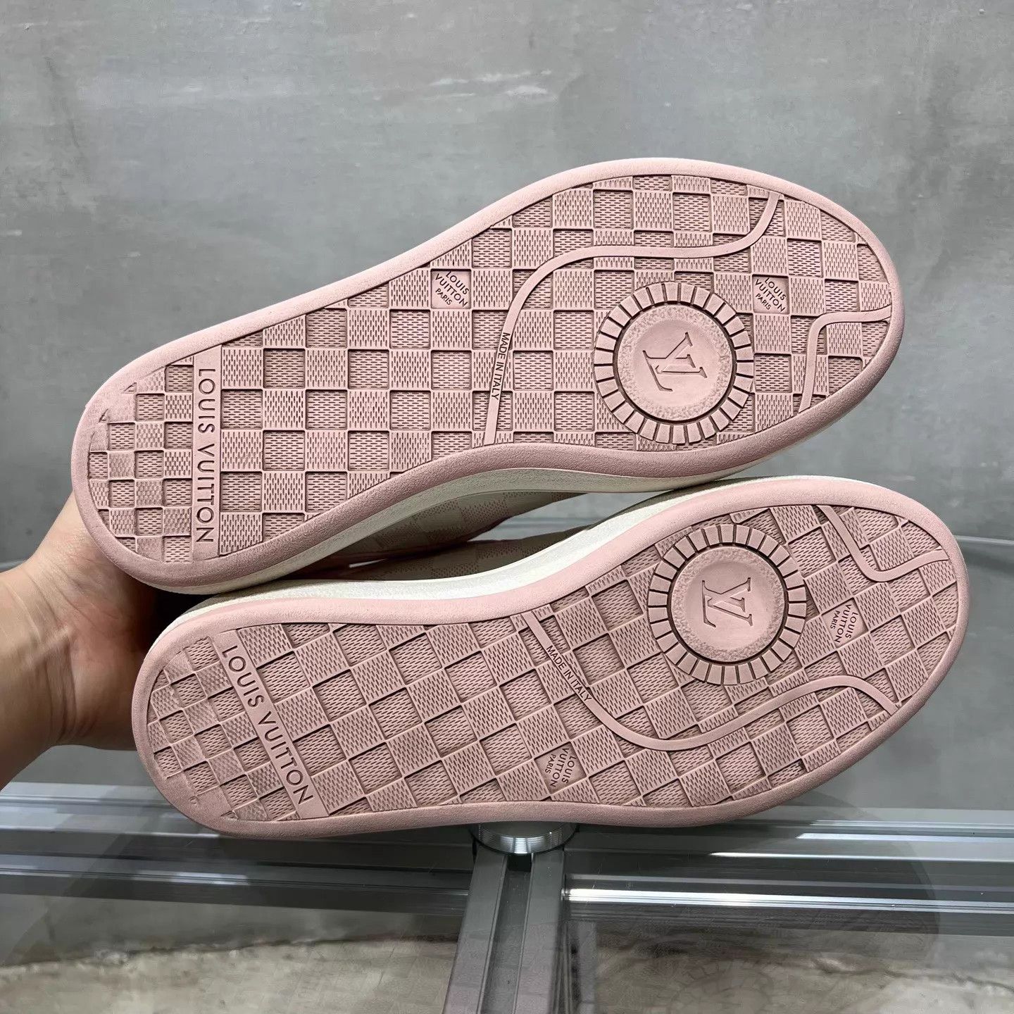 Louis Vuitton LV Pink Monogram Sneaker UK4.5 38.5 YH26859 Size US 8 / IT 38 - 7 Thumbnail