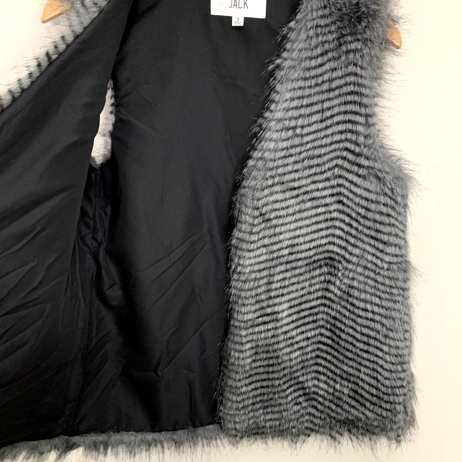 BB Dakota Faux Fur Vest Chevron Stripe Grey Black Animal Print S Small Size S / US 4 / IT 40 - 6 Thumbnail