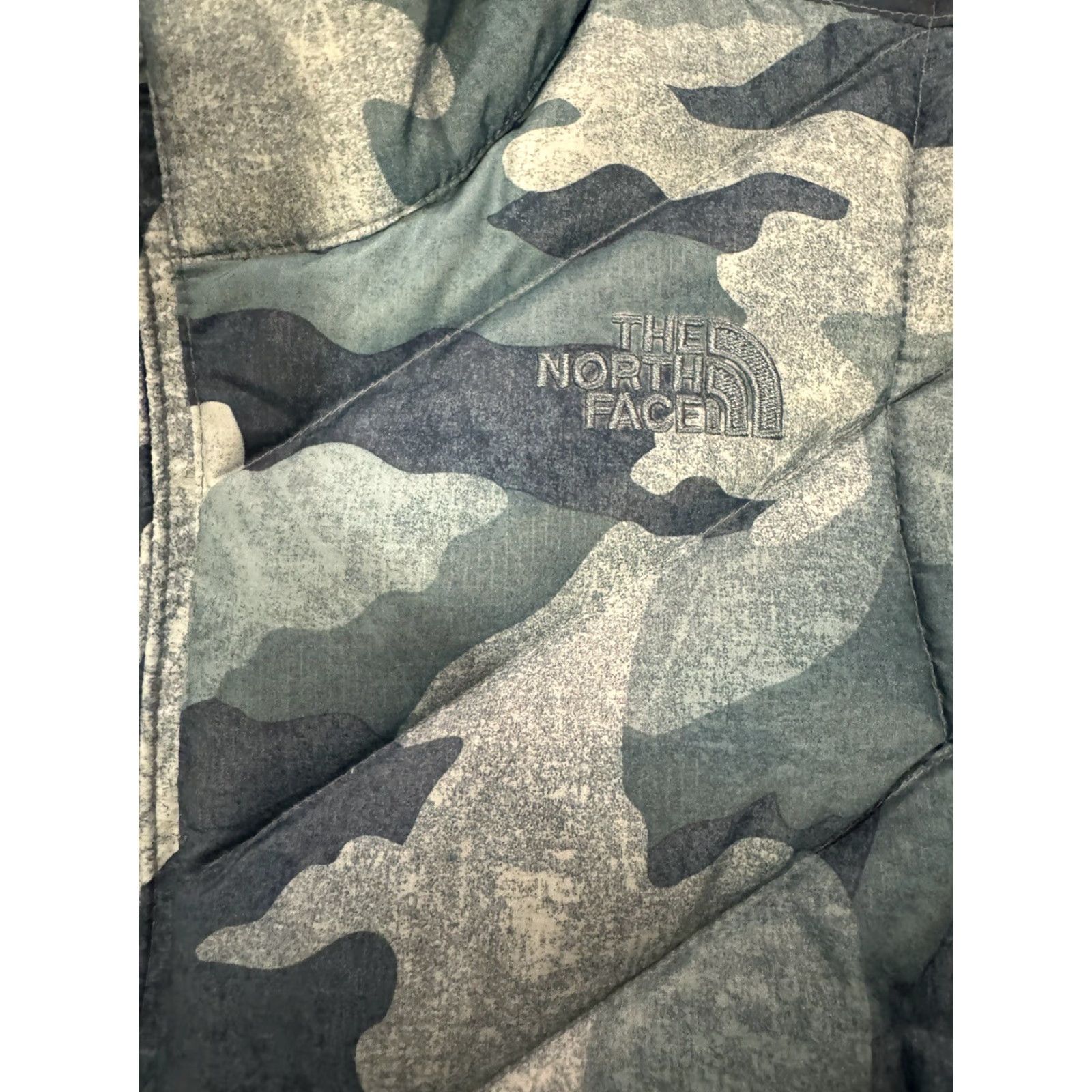 The North Face The North Face 550 Down Teal/Blue Camo Puffer Vest Women’s Medium Zip Quilted Insulated Casual Travel Regular Size Size M / US 6-8 / IT 42-44 - 3 Thumbnail