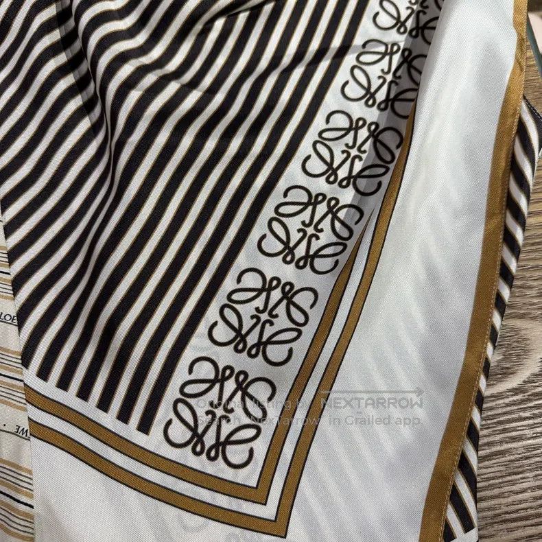 Loewe Loewe Silk top with irregularly printed logo slogans Size XXS / US 00 / IT 34 - 5 Thumbnail