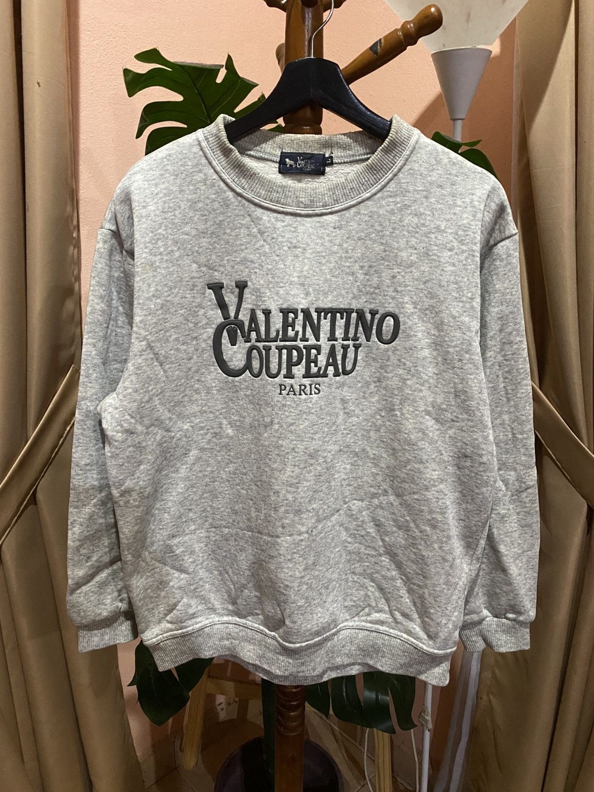 Vintage Vintage Valentino Coupeau Paris Grey Sweatshirt Unisex Size US M / EU 48-50 / 2 - 3 Thumbnail