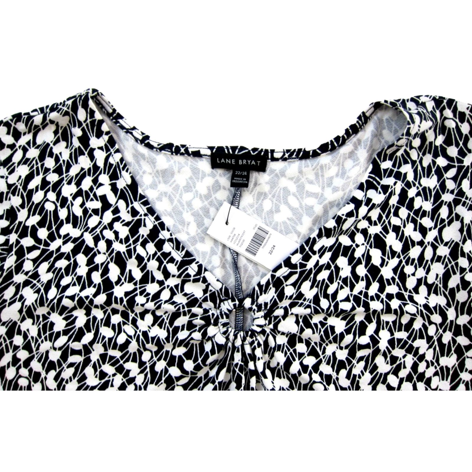 Vintage NWT Lane Bryant Blouse Cap Sleeve V-Neck Floral Stretch Top 22/24 Womens Blouse Black Floral Cap Sleeve V-Neck Stretch Blouse Womens 22/24 Size 3XL / US 20-22 - 4 Thumbnail