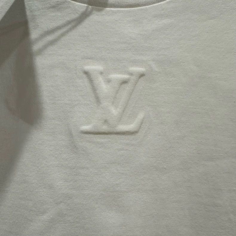 Louis Vuitton Louis Vuitton White embossed logo short sleeve Size US S / EU 44-46 / 1 - 5 Thumbnail