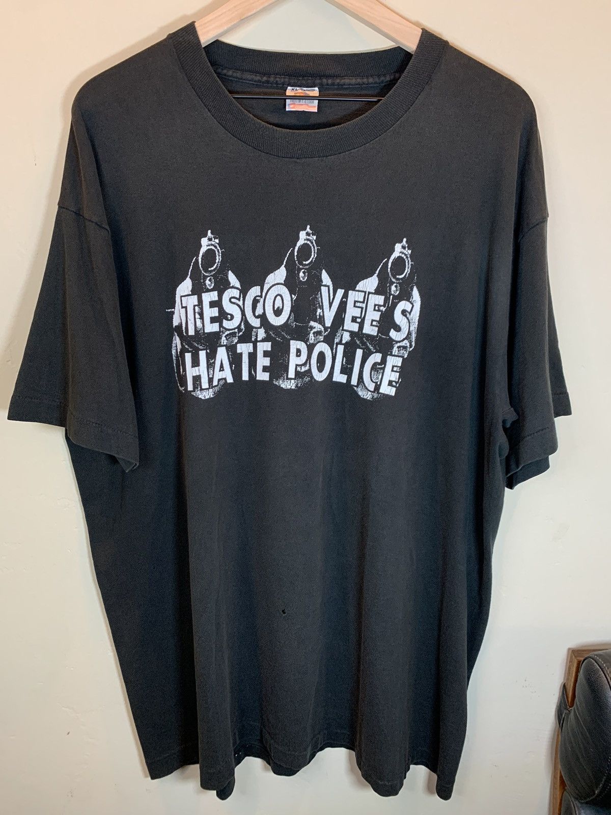 Band Tees × Vintage *RARE* Vintage Tesco Vee’s Hate Police Single Stitch T-Shirt Size US XL / EU 56 / 4 - 1 Thumbnail
