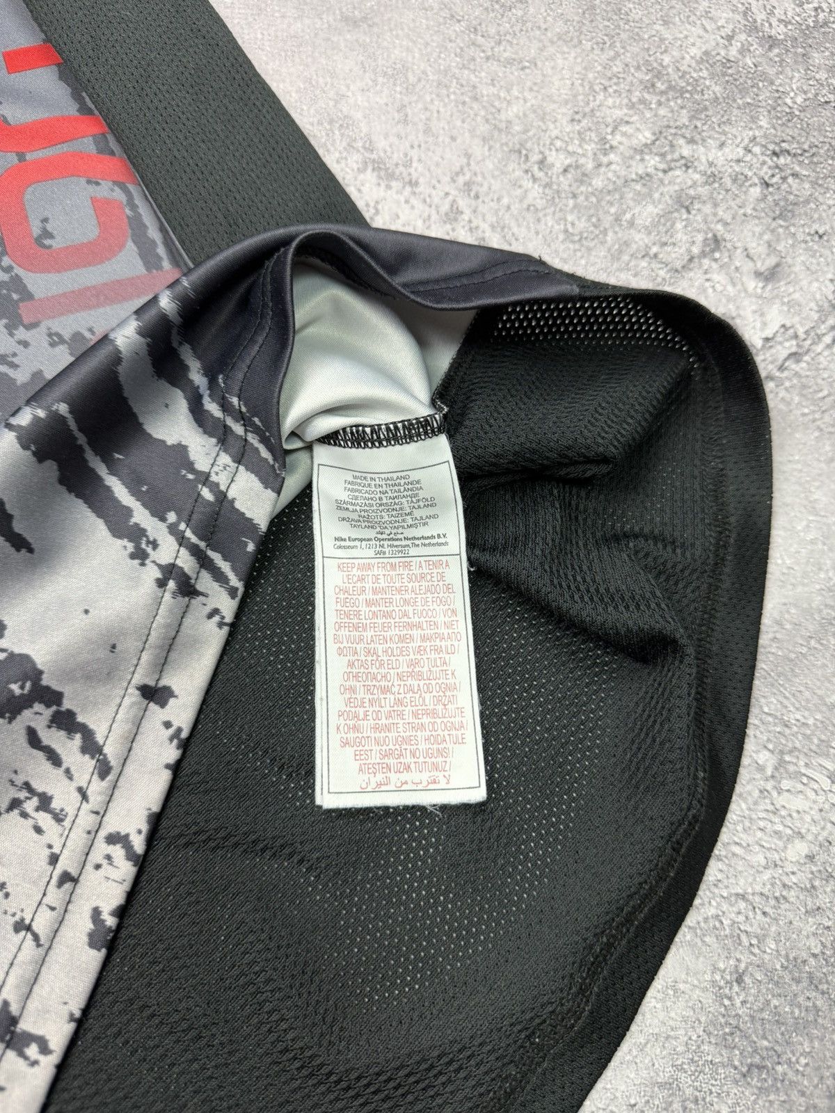 Nike Vintage Nike Total 90 TN Jersey T-Shirt Y2K Swoosh Drill Tee Size US M / EU 48-50 / 2 - 12 Thumbnail