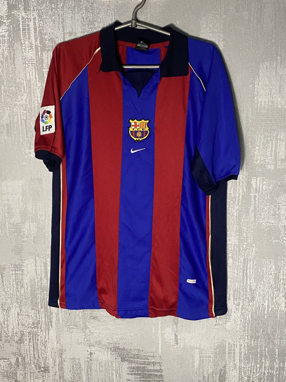 Nike Vintage Barcelona Nike Soccer Jersey 2001 Home Football kit Size US L / EU 52-54 / 3 - 1 Thumbnail