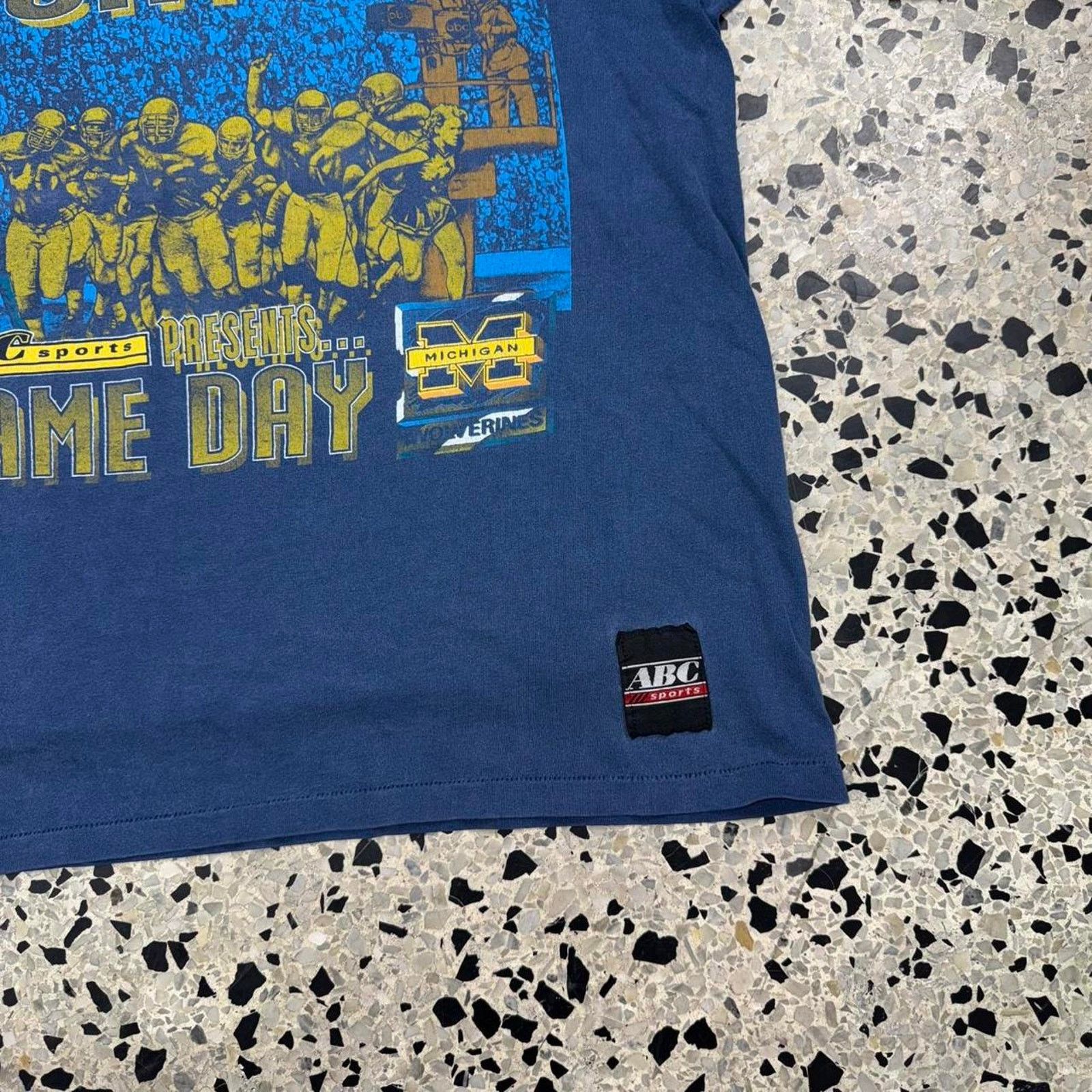 Vintage VINTAGE 90S SINGLE STITCH NUTMEG UNIVERSITY OF MICHIGAN TEE: Size US L / EU 52-54 / 3 - 3 Thumbnail