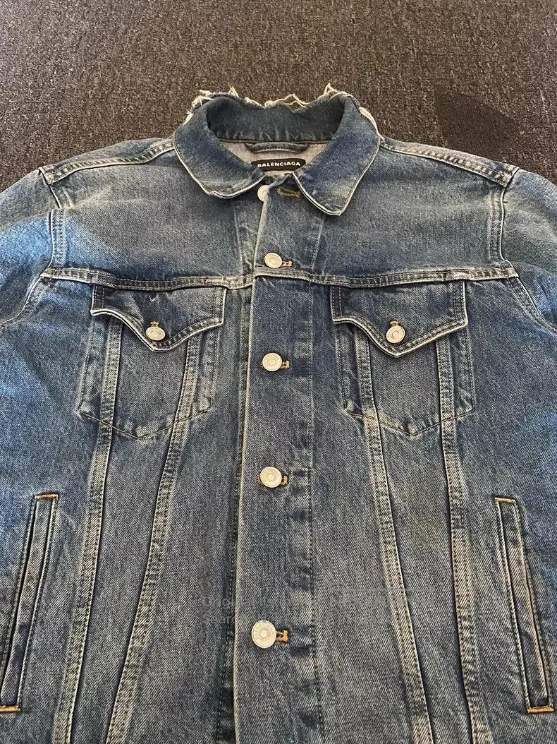 Balenciaga Balenciaga Classic Denim Jacket. Size US XL / EU 56 / 4 - 3 Thumbnail