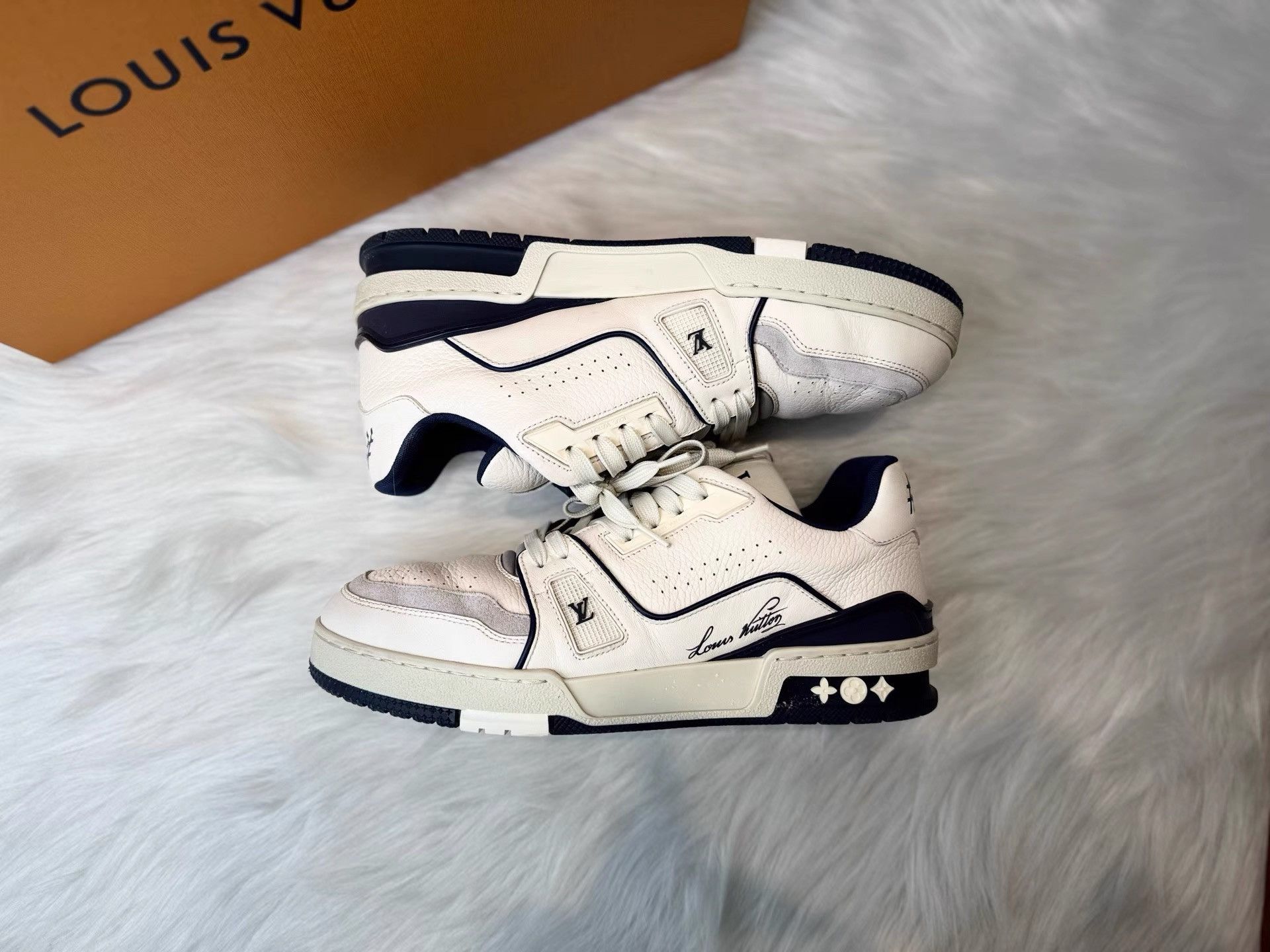 Louis Vuitton Louis Vuitton White & Blue #54 Heel Trainer Sneakers K36 Size US 6 / EU 39 - 7 Thumbnail