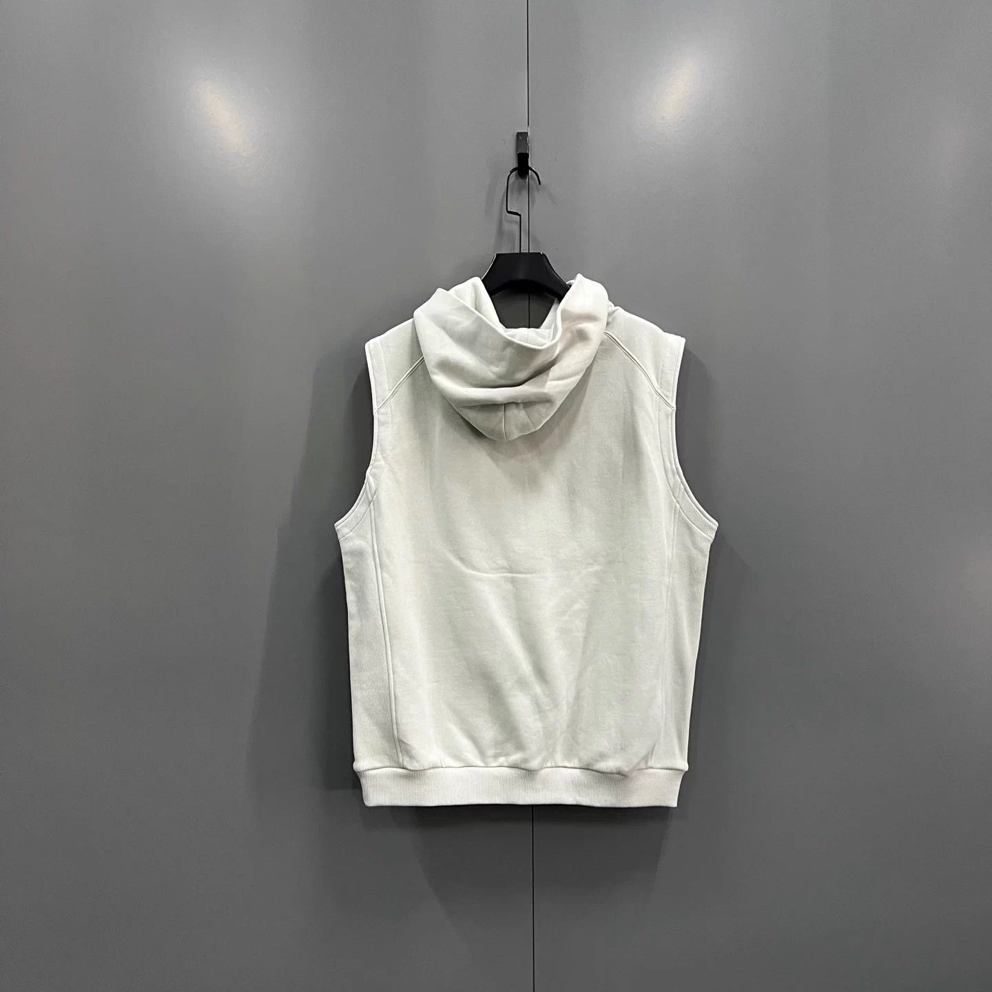 Dior Dior Sleeveless Hoodie Logo Embroidered S,M,L,XL,XXL Size US XL / EU 56 / 4 - 2 Thumbnail
