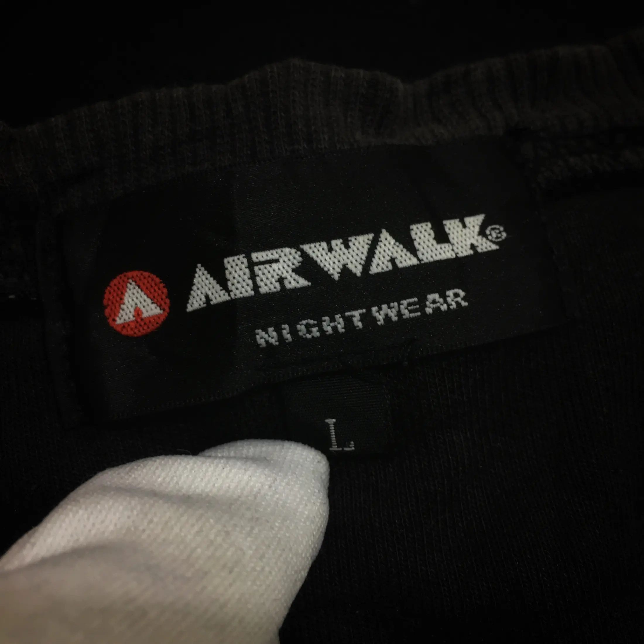 Airwalk Vintage AIRWALK Skateboard Graffiti Crew Sweatshirt Sweater Size US L / EU 52-54 / 3 - 10 Thumbnail