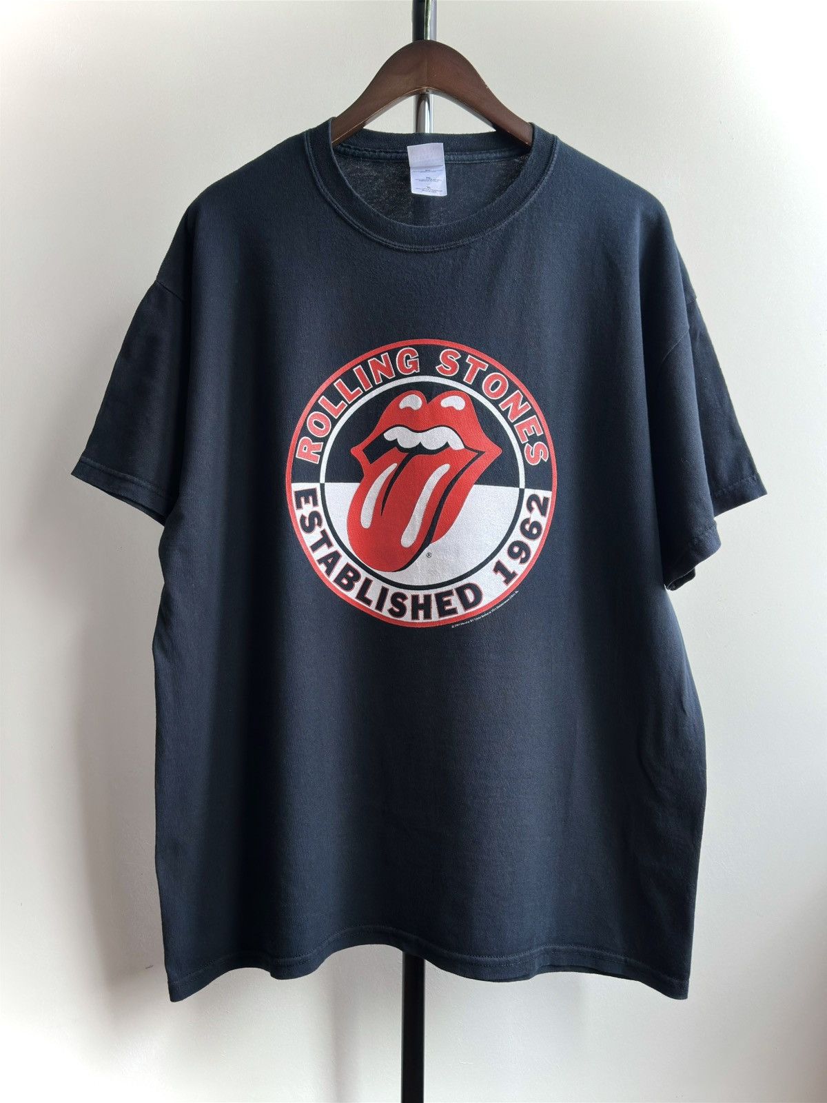 Band Tees × The Rolling Stones × Vintage Vintage The Rolling Stones Established 2004 Band Promo Tee Size US XL / EU 56 / 4 - 1 Thumbnail