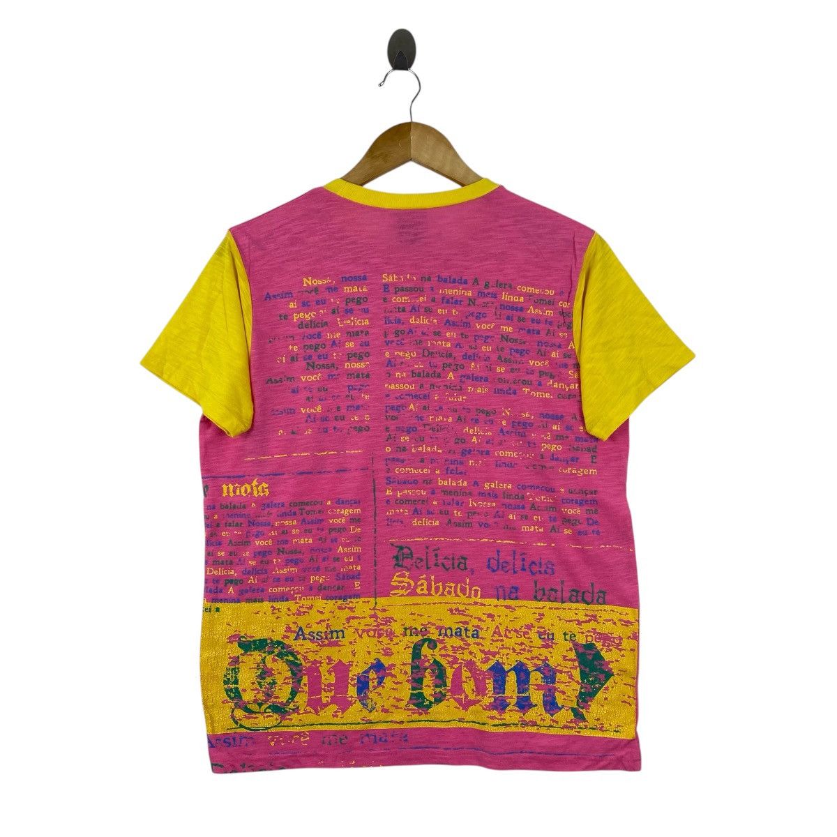 Vintage Yusuke Kamiji "Que Bom" Japan Text Tee Pink Yellow Sz M Rare Size US M / EU 48-50 / 2 - 2 Thumbnail