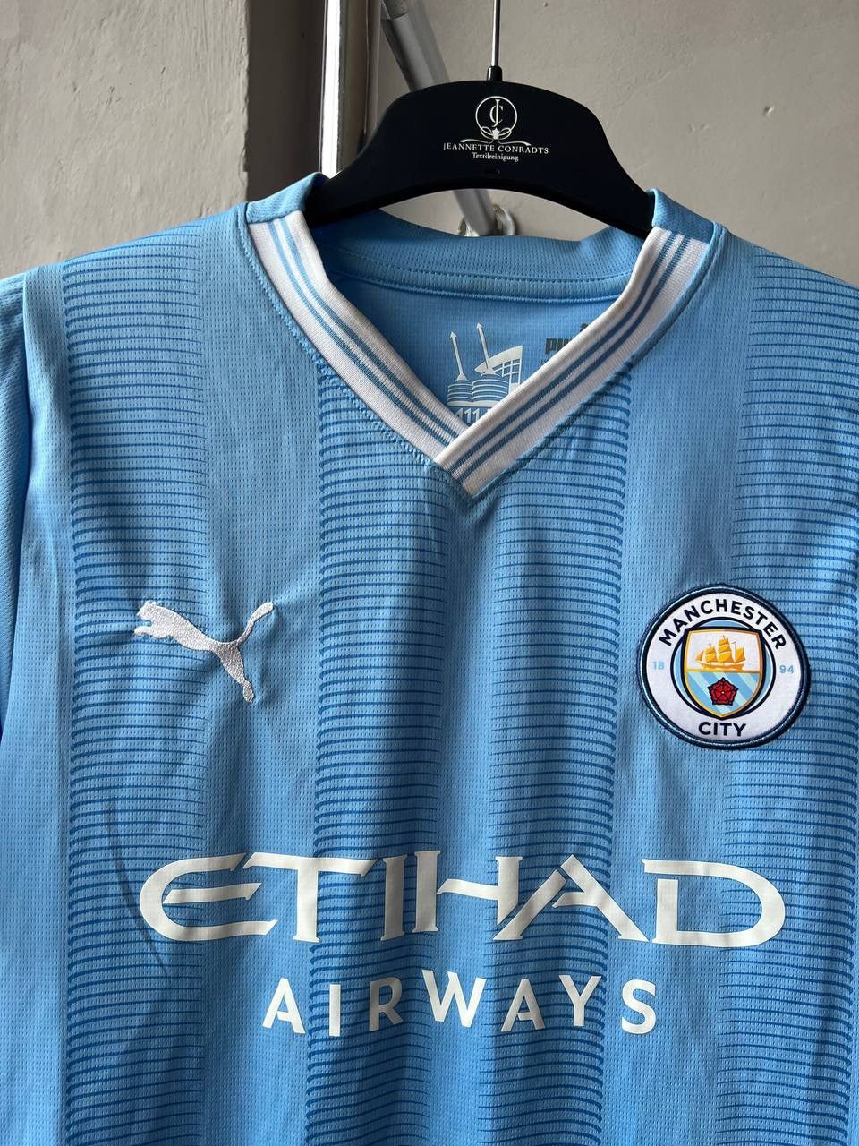Puma 2023/24 MANCHESTER CITY HOME SOCCER JERSEY FOOTBALL SHIRT S Size US S / EU 44-46 / 1 - 5 Thumbnail