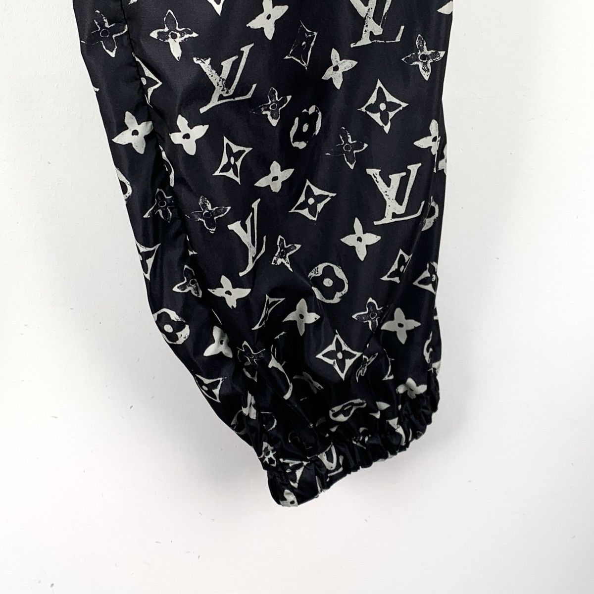 Louis Vuitton Louis Vuitton All-over Monogram Logo Cuffed Pants K26WX Size 25" / US 0 / IT 36 - 4 Thumbnail