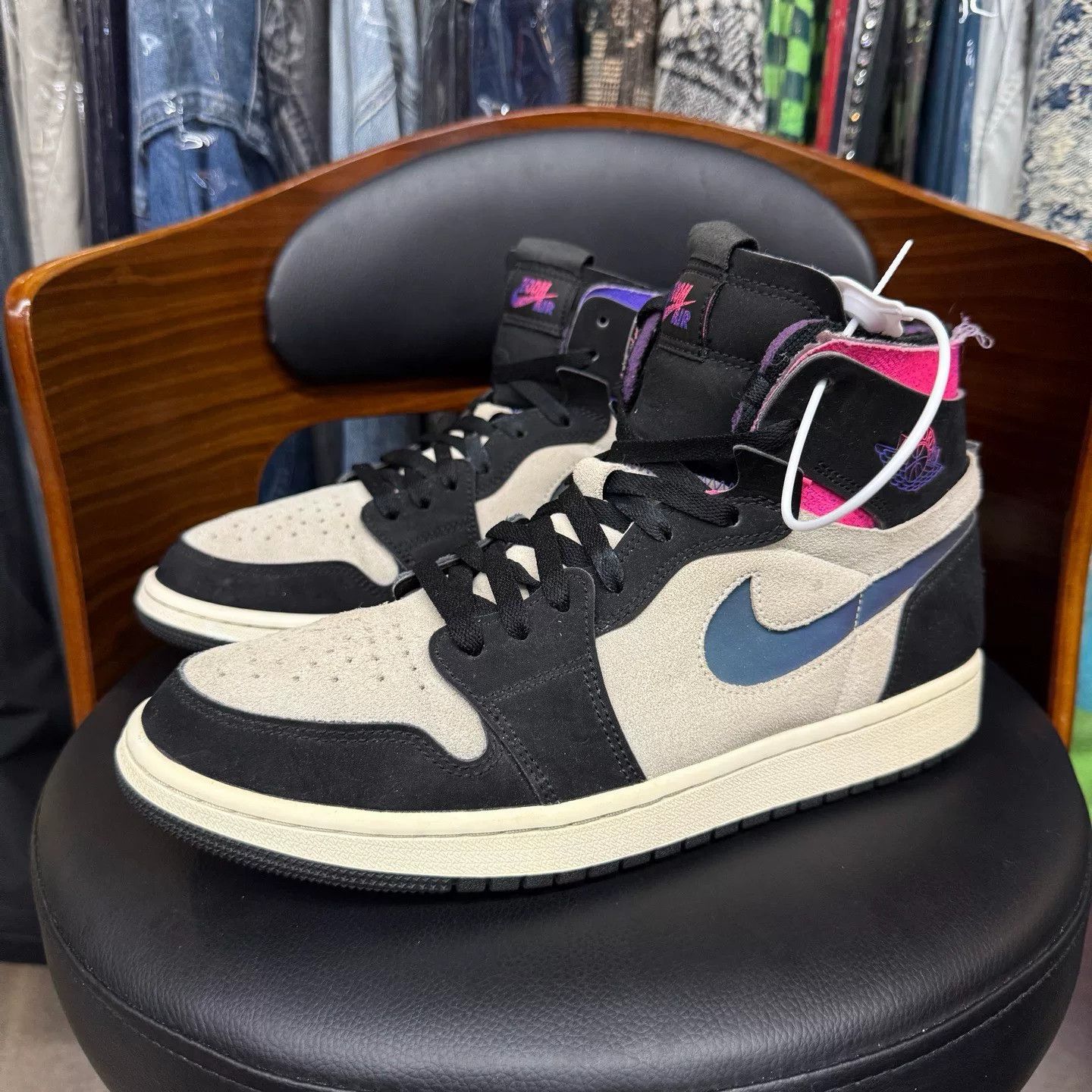 Nike Nike AJ1 Lowtop Sneakers 44.5 Men Size US 11 / EU 44 - 1 Thumbnail
