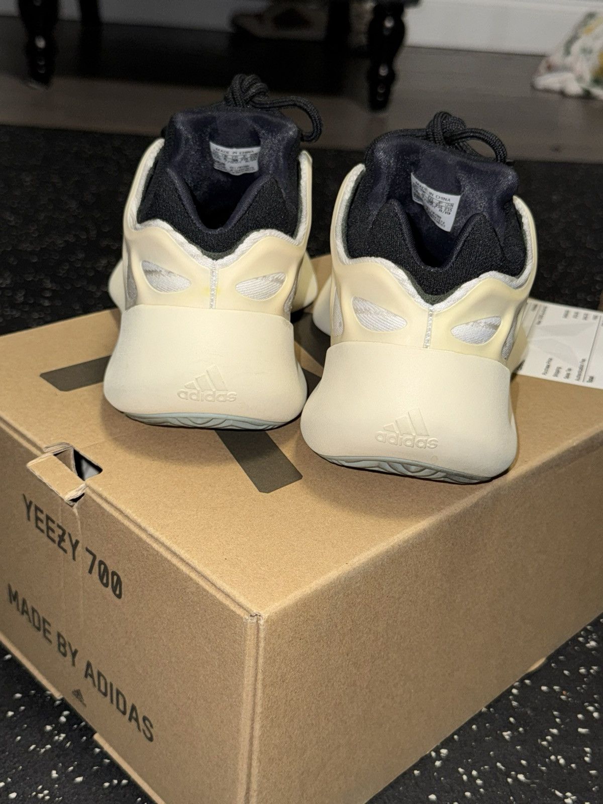 Adidas × Yeezy Adidas Yeezy 700 V3 Azael sz 5.5Y Size US 5.5 / EU 38 - 3 Thumbnail