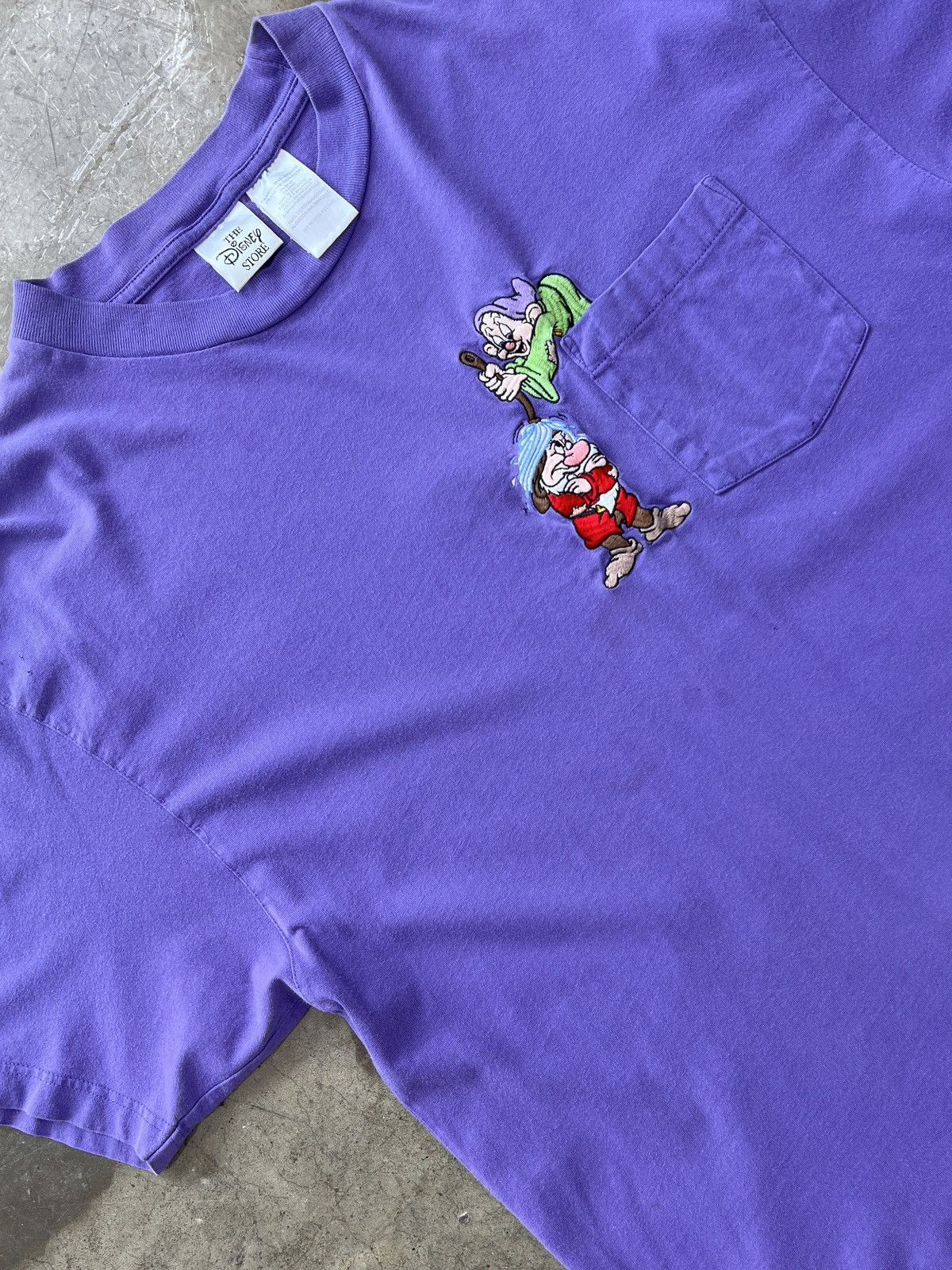 Disney × Vintage Vintage Early 2000s Disney Grumpy and Dopey Pocket Tee XL Size US XL / EU 56 / 4 - 1 Thumbnail