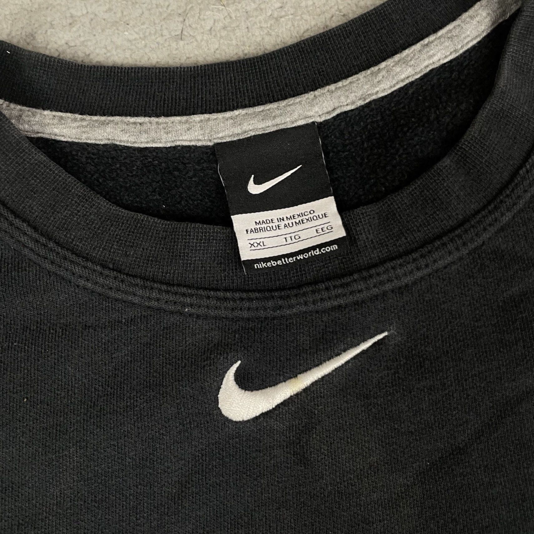 Nike VINTAGE Nike Sweatshirt Mens 2XL Black Center Logo Swoosh Louisville Tile Pullover Logo Sweatshirt Mens XL XXL Size US XXL / EU 58 / 5 - 4 Thumbnail