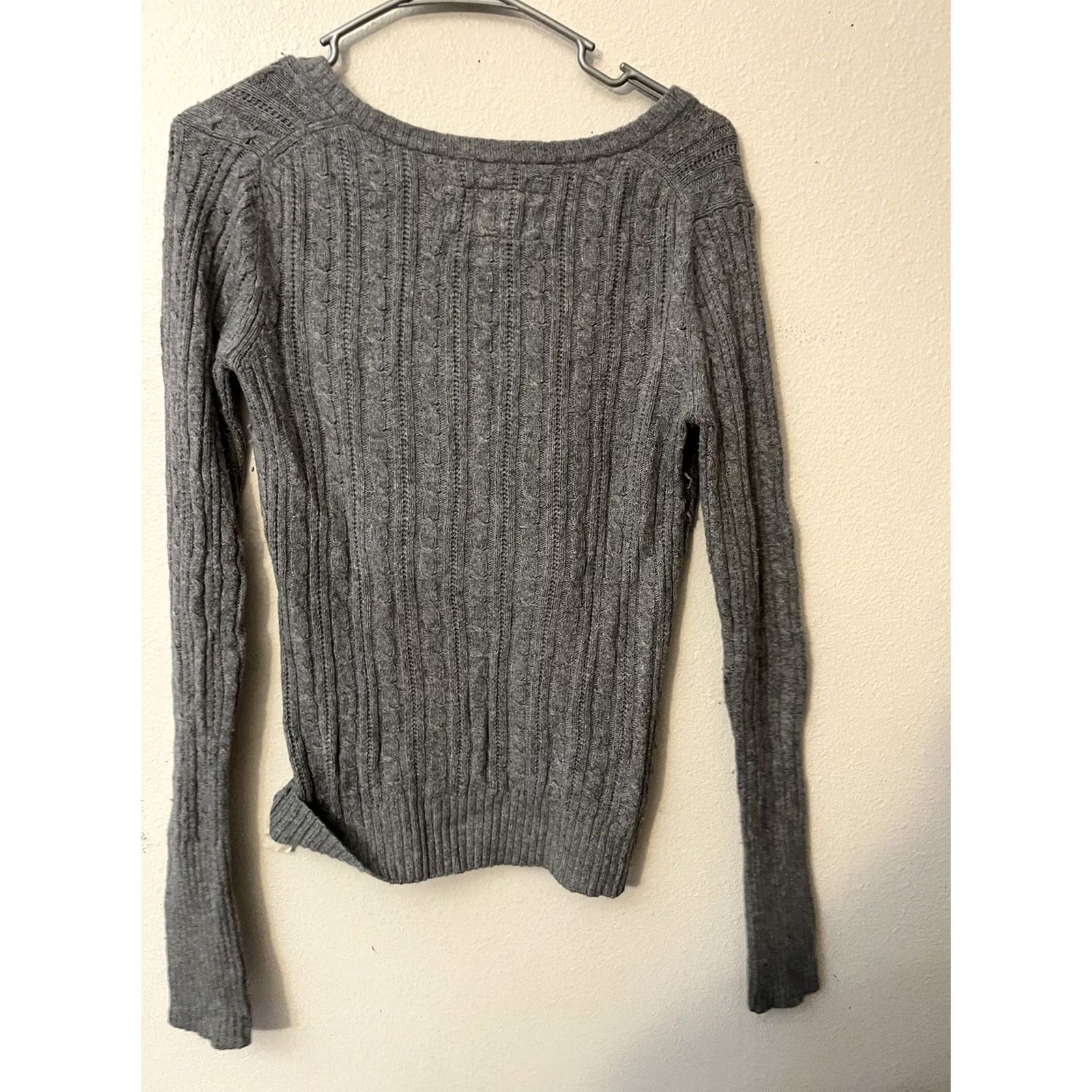 American Eagle Outfitters VINTAGE American Eagle Sweater Medium Gray Y2K V Neck Cable Knit Ribbed Bella Womens Size M / US 6-8 / IT 42-44 - 3 Thumbnail