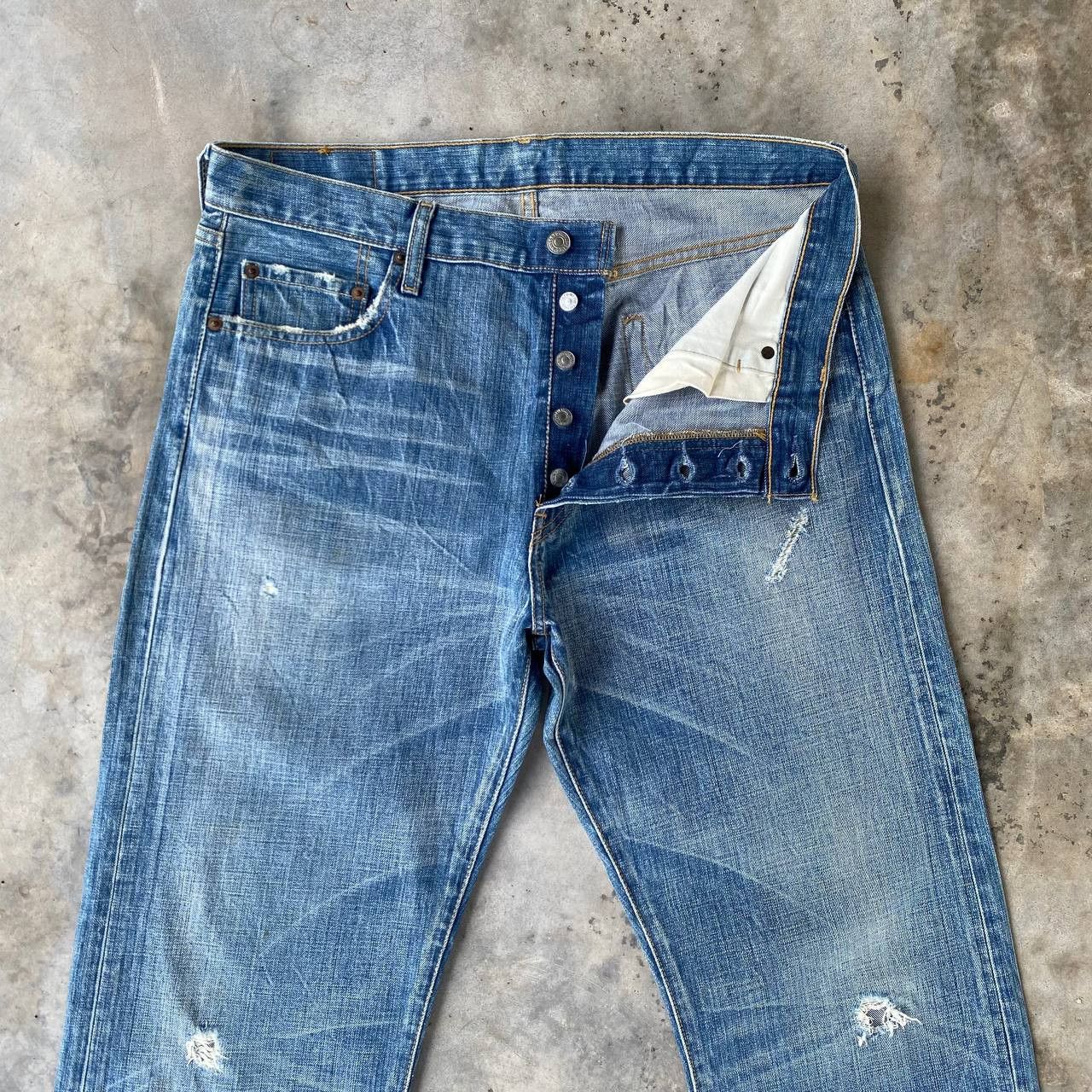 Levi's Vintage Clothing W35X32 VINTAGE LEVIS 501 JAPAN CLAWMARK DISTRESSED DENIM Size US 35 - 6 Thumbnail