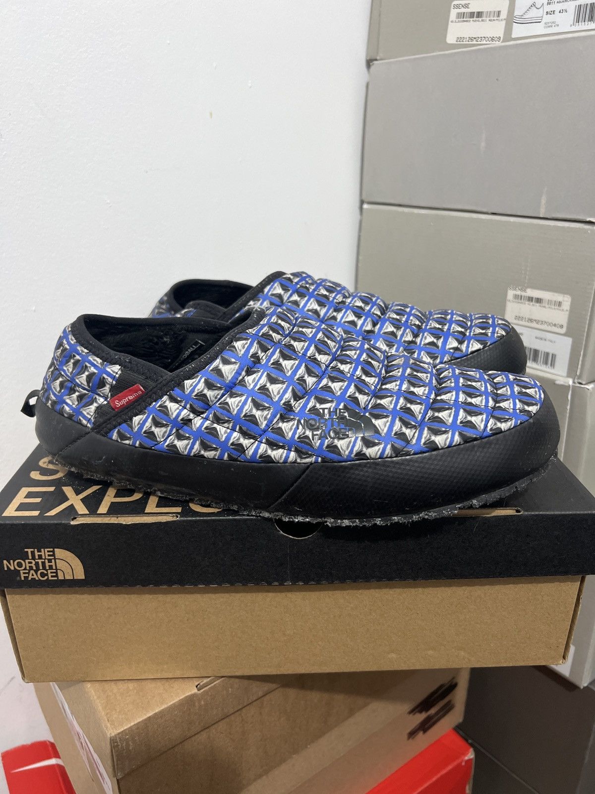 Supreme × The North Face Supreme x the north face puffer slippers | Grailed