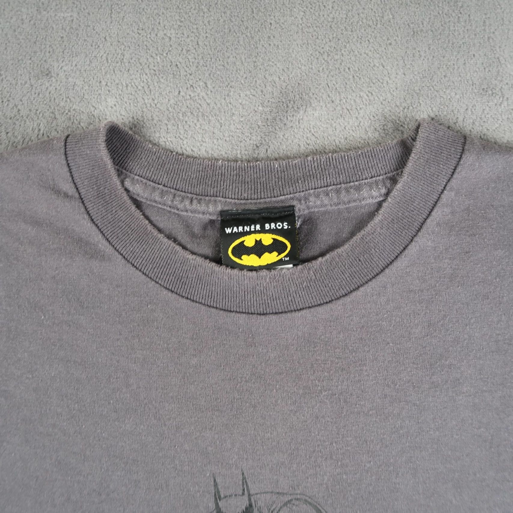 Vintage VINTAGE Batman T-Shirt Mens L Gray Logo Movie 2000s Warner Bros Shirt Short Sleeve Crew Neck Size US L / EU 52-54 / 3 - 4 Thumbnail