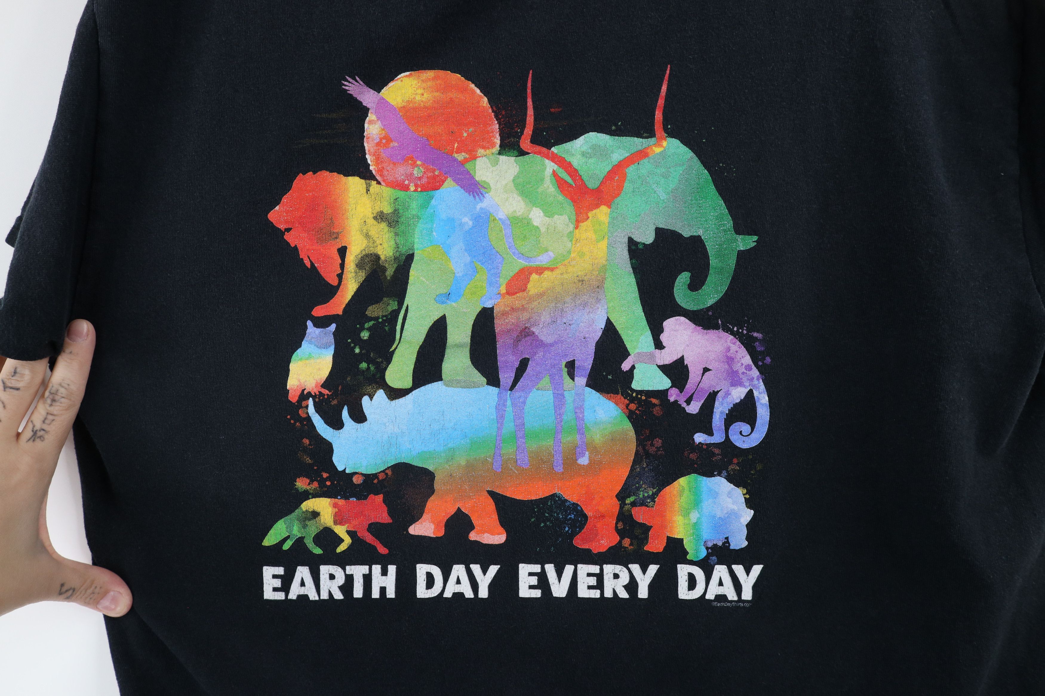 Vintage Vintage Streetwear Animal Earth Day Short Sleeve T-Shirt Size US L / EU 52-54 / 3 - 5 Thumbnail