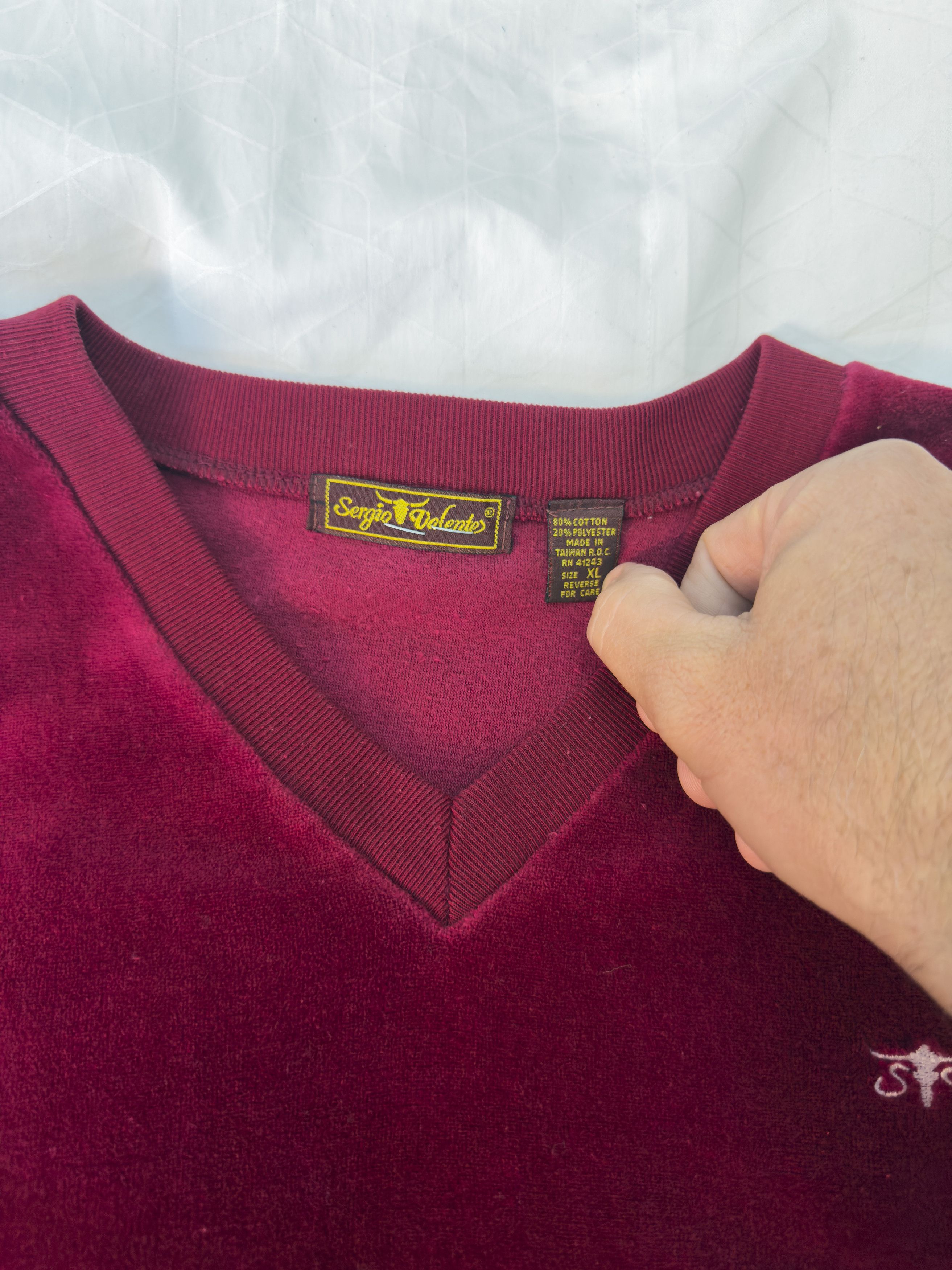 Other Vintage Sergio Valente Velour V-Neck Sweatshirt Burgundy Size US L / EU 52-54 / 3 - 5 Thumbnail