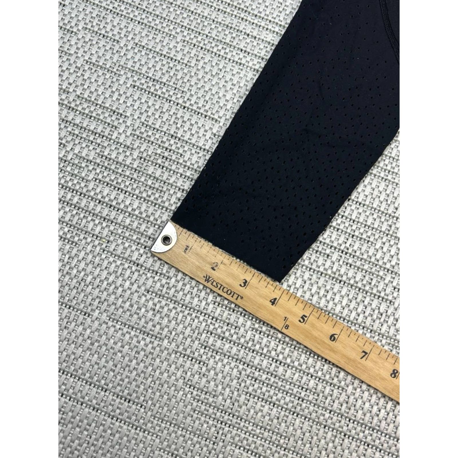 Lululemon Lululemon Leggings Womens 4 Black Logo Mid Rise Athleisure Running Size 27" / US 4 / IT 40 - 4 Thumbnail