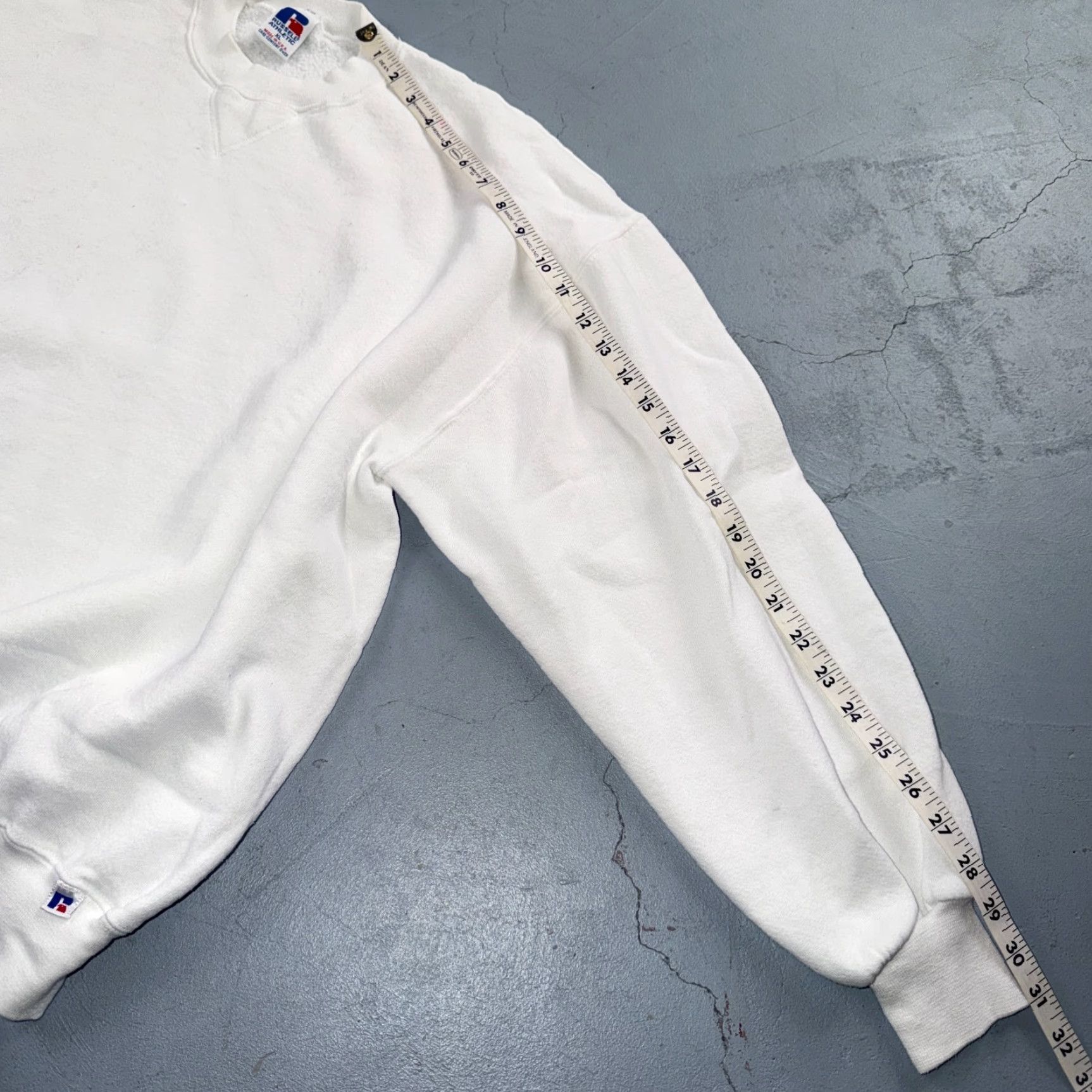 Russell Athletic VINTAGE Russell Athletic Sweatshirt XL White Crewneck 90s Men Pullover Cotton Graphic Print Logo All Seasons Size US XL / EU 56 / 4 - 7 Thumbnail
