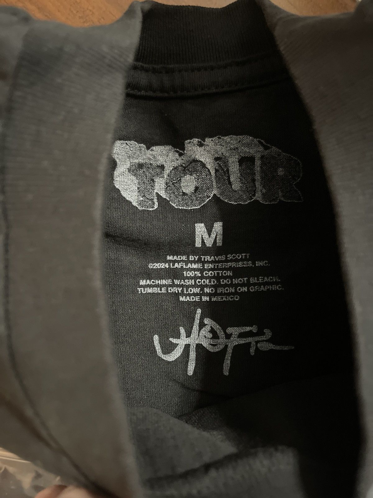 Travis Scott TRAVIS SCOTT CIRCUS MAXIMUS UTOPIA MERCH WHITE SHIRT SIZE L Size US M / EU 48-50 / 2 - 3 Thumbnail