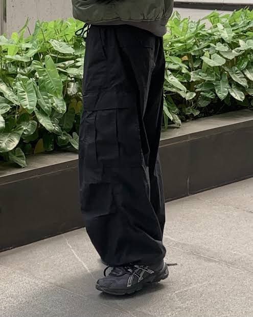 Yohji Yamamoto GU Superwide Cargo Balloon Pants Size US 33 - 2 Thumbnail