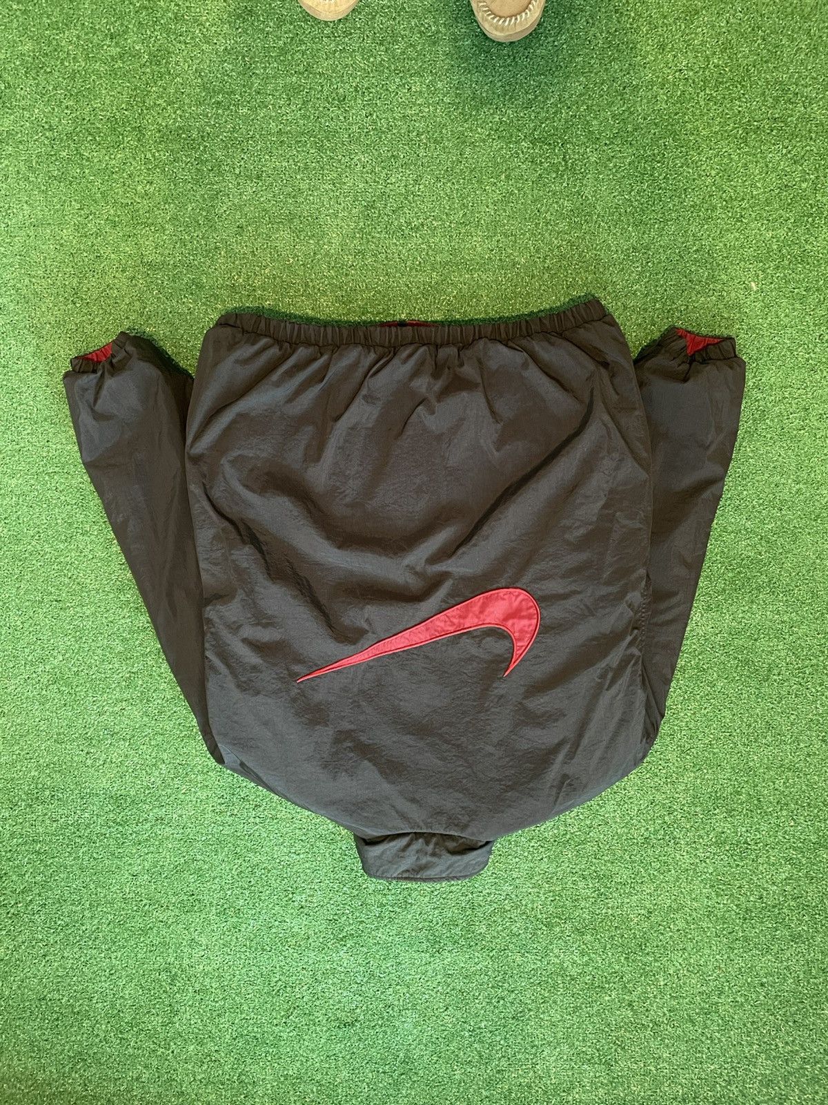 Nike Vintage 90s Black And Red Reversible Nike Puffer Jacket Size US L / EU 52-54 / 3 - 2 Thumbnail