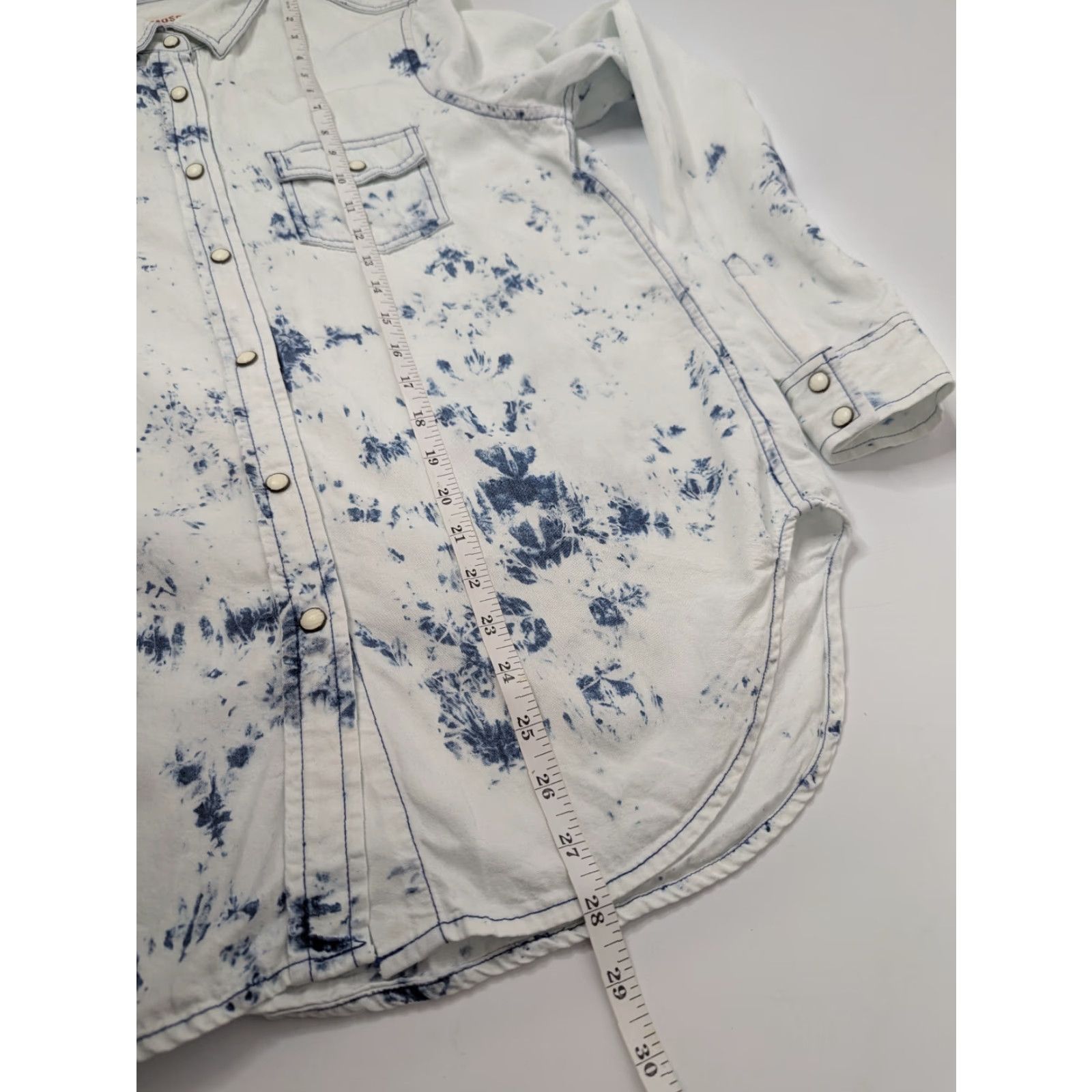 Mossimo Mossimo Shirt Womens Bleached Denim Pearl Snap Size Small - Color White, Long Sleeve, Collared, Casual, Regular Fit, Pockets, Snaps, All Seasons Size S / US 4 / IT 40 - 6 Thumbnail