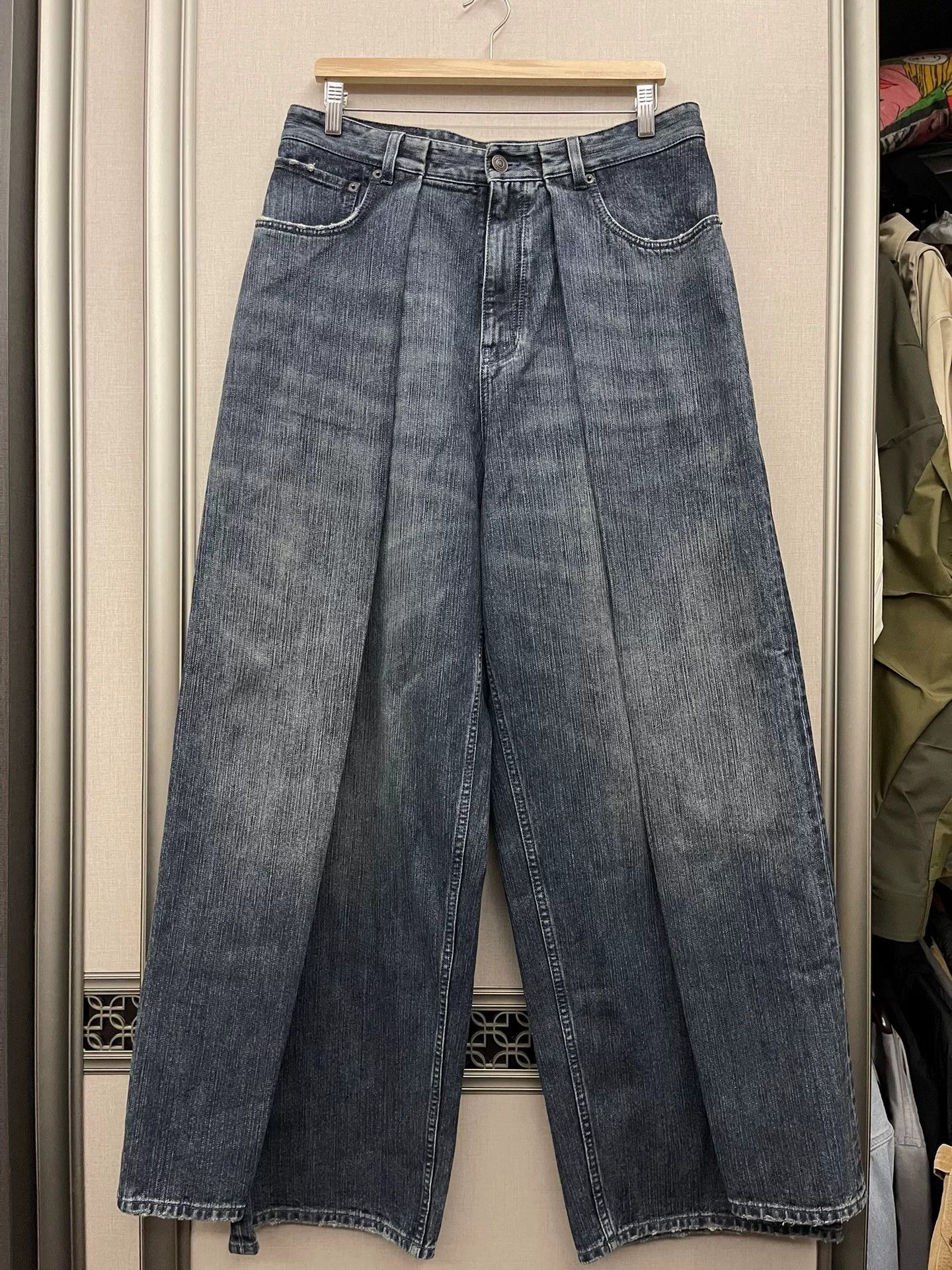 Balenciaga balenciaga baggy wide-leg denim pants Size US 28 / EU 44 - 1 Thumbnail