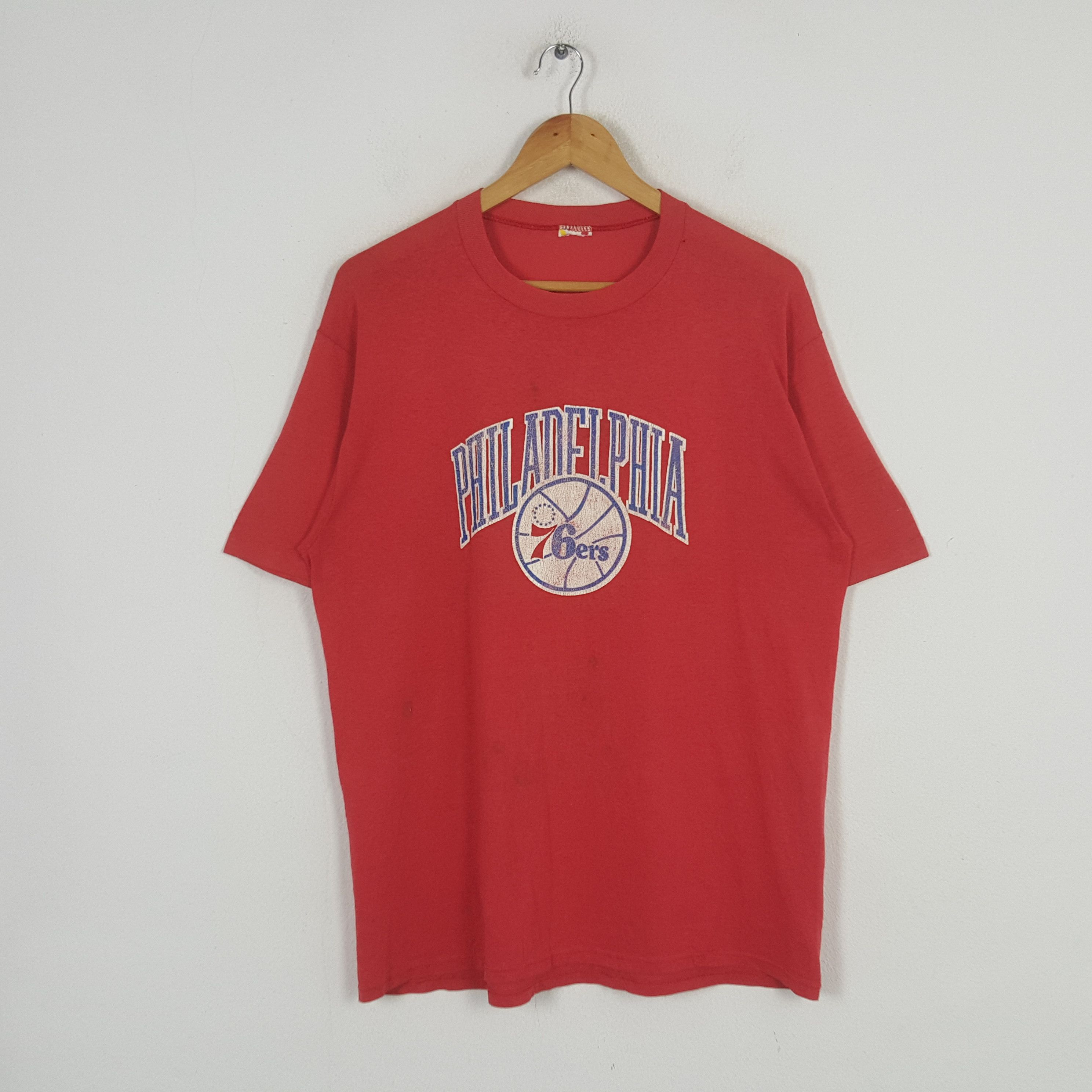 NBA × Vintage Vintage Philadelphia 76ers American Basketball Team Tshirt Size US L / EU 52-54 / 3 - 1 Thumbnail
