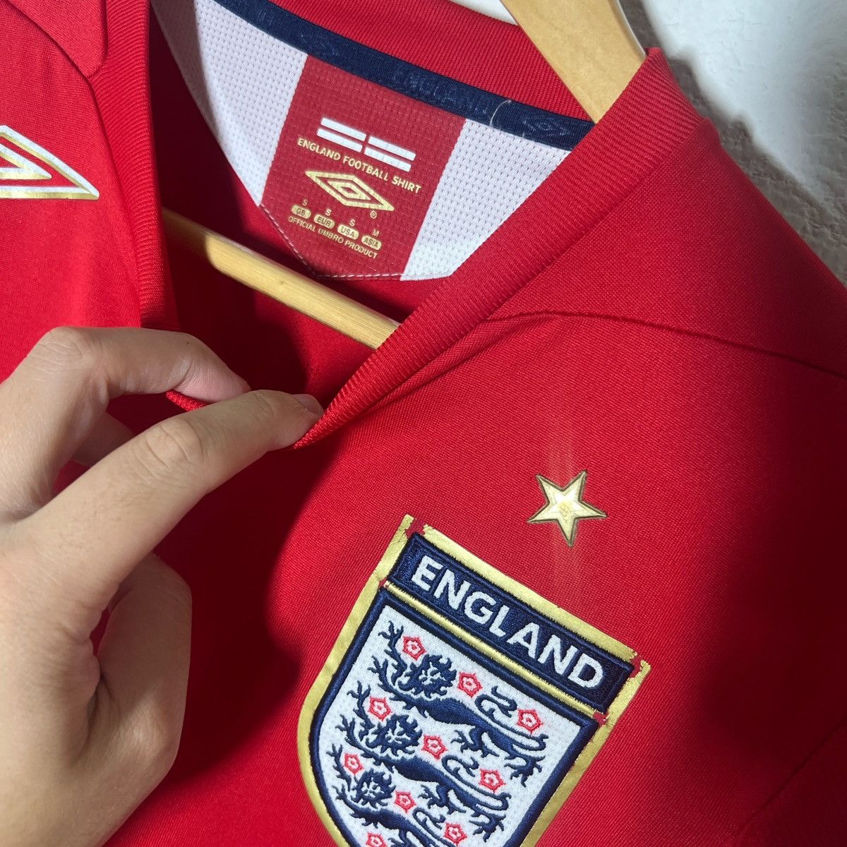 Umbro England 2006 World Cup Home Long Sleeve Jersey | Soccer Size US S / EU 44-46 / 1 - 2 Thumbnail
