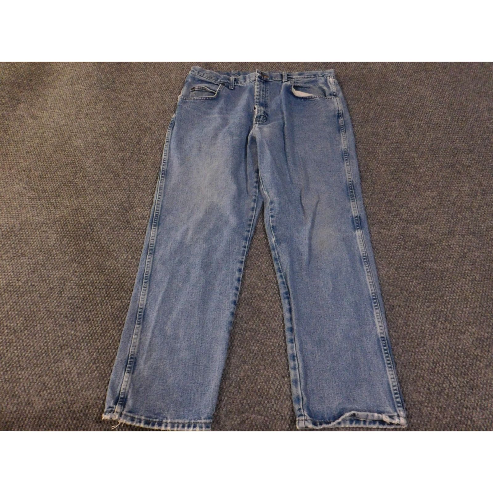 Wrangler Wrangler Jeans Mens 38x30 Blue Denim Straight Leg Classic Fit Jeans Wrangler Rugged Wear Denim Straight Central W Pocket Jeans Mens 38x30 Blue Denim Size US 38 / EU 54 - 2 Thumbnail