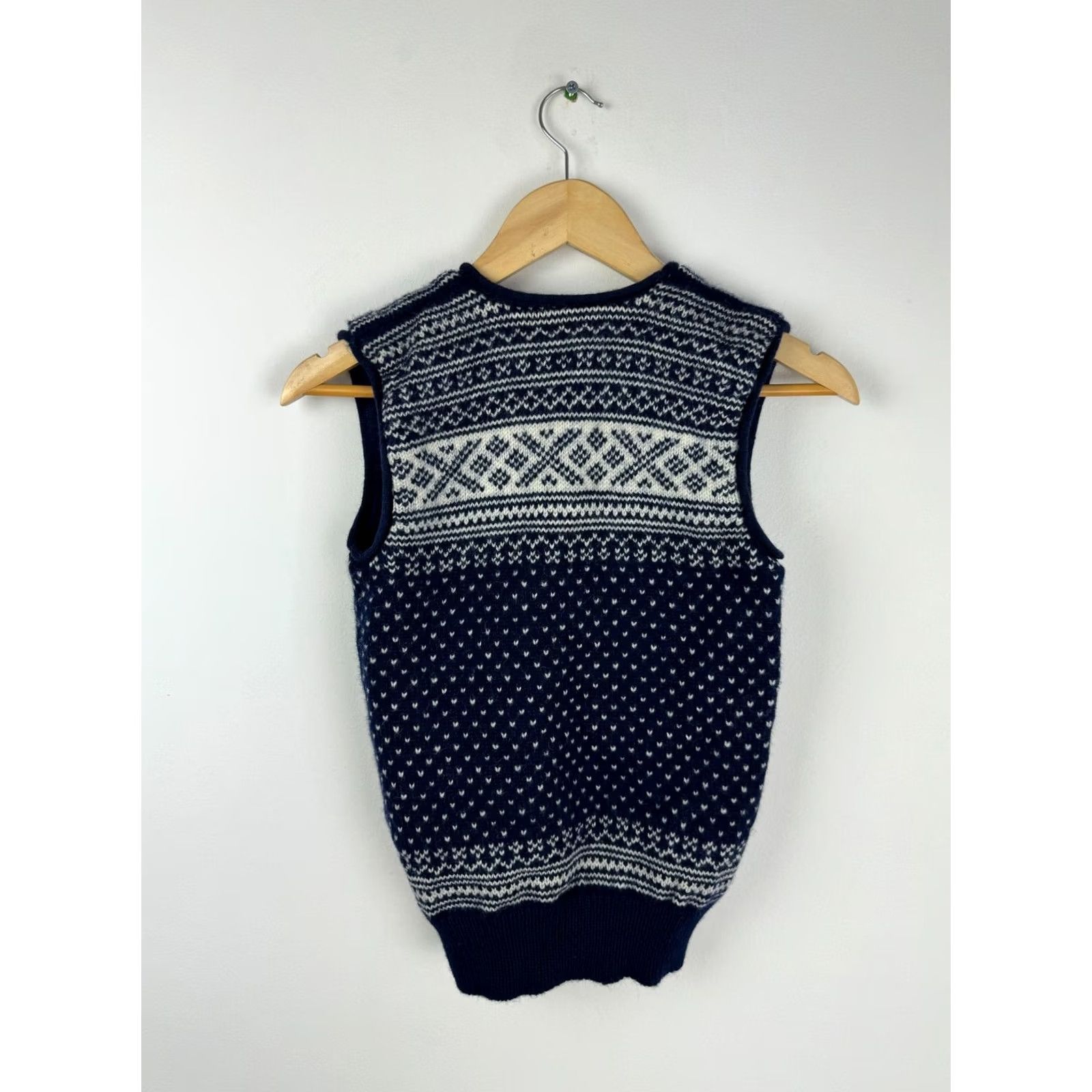 Dale Of Norway Vintage Dale Of Norway Sweater Vest Size XS Wool V-Neck Fair Isle Knit Size XS / US 0-2 / IT 36-38 - 2 Thumbnail