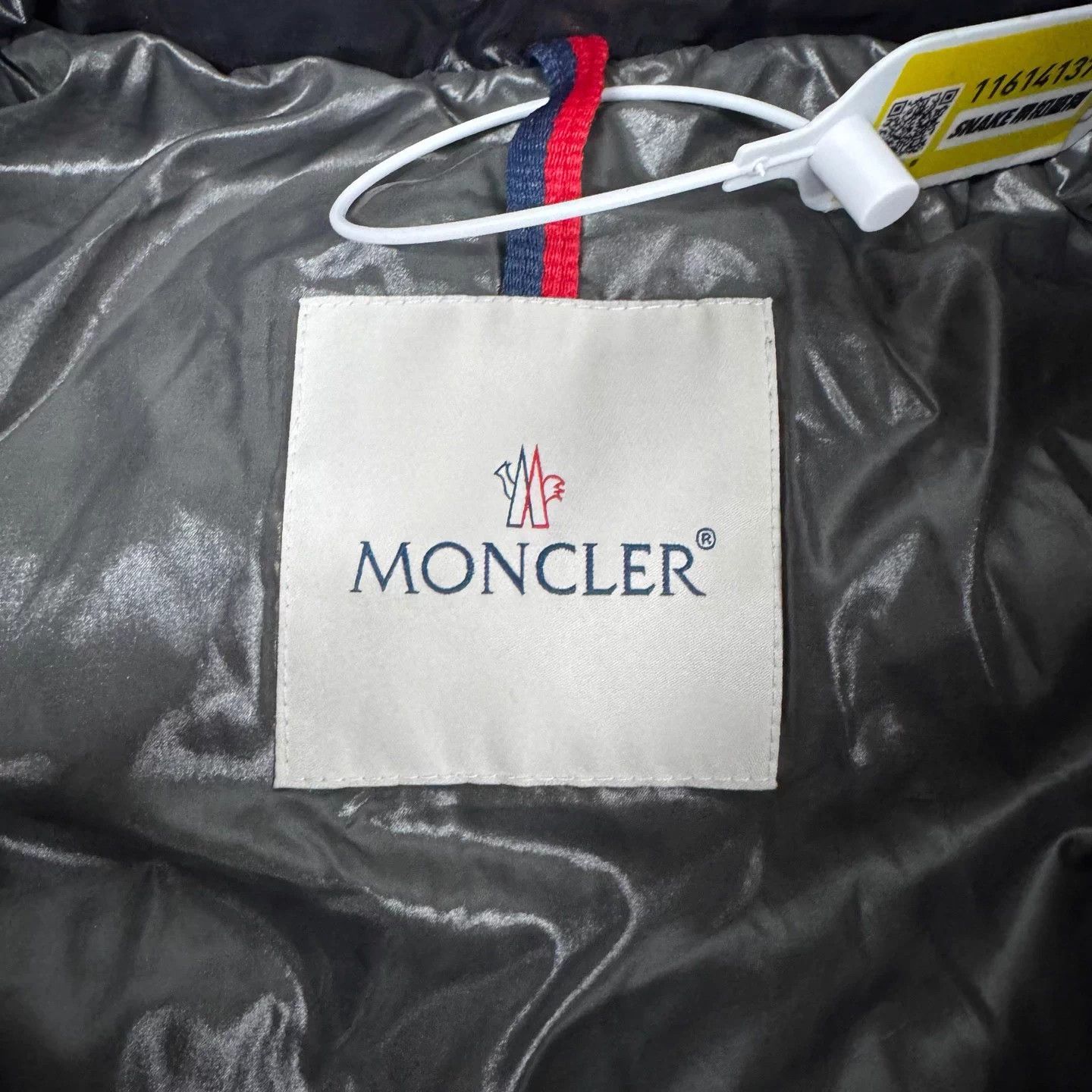 Moncler Moncler Maya Sleeve Logo Shiny Puffer Size 3 99 New Size L / US 10 / IT 46 - 5 Thumbnail