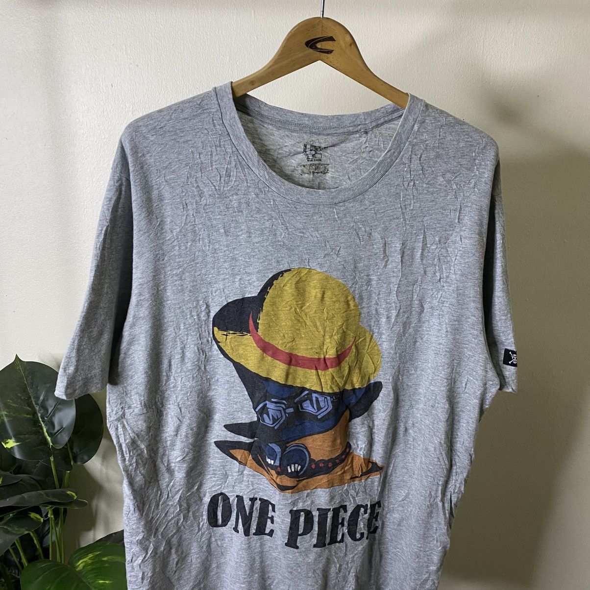 One Piece Uniqlo x Anime One Piece MonkeyDLuffy Collaboration T Shirt Size US XL / EU 56 / 4 - 2 Thumbnail