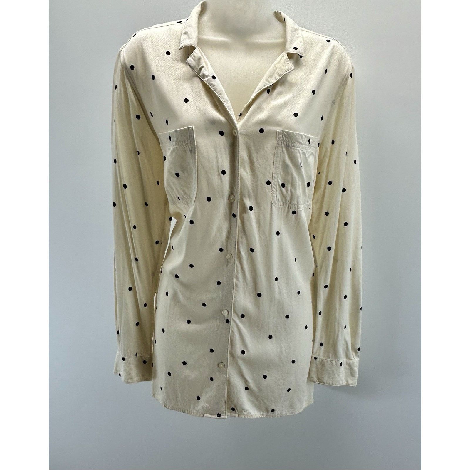Old Navy OLD NAVY Women’s Sz L Cream Polka Dot 2 Pocket Blouse. Size L / US 10 / IT 46 - 1 Thumbnail