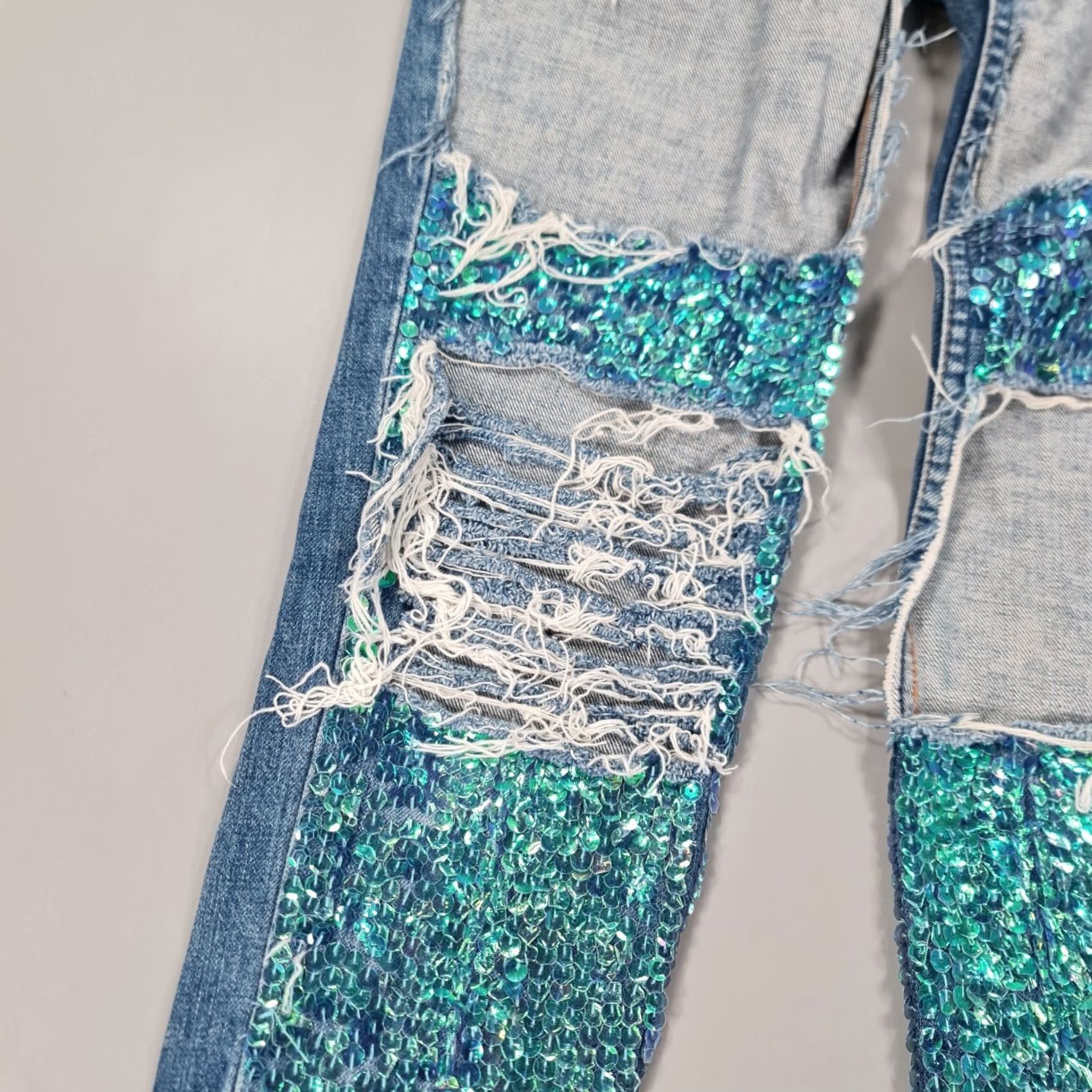 Levi's VINTAGE Levi's Womens Jeans Blue W26 L29 Sequin Ripped Tapered Made in Japan W603 Jeans Women Size 26" / US 2 / IT 38 - 7 Thumbnail