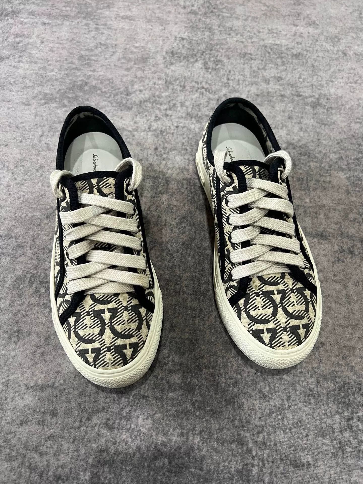 Salvatore Ferragamo Salvatore Ferragamo Casual Lowtop Sneakers 8 Men Size US 8 / EU 41 - 1 Thumbnail