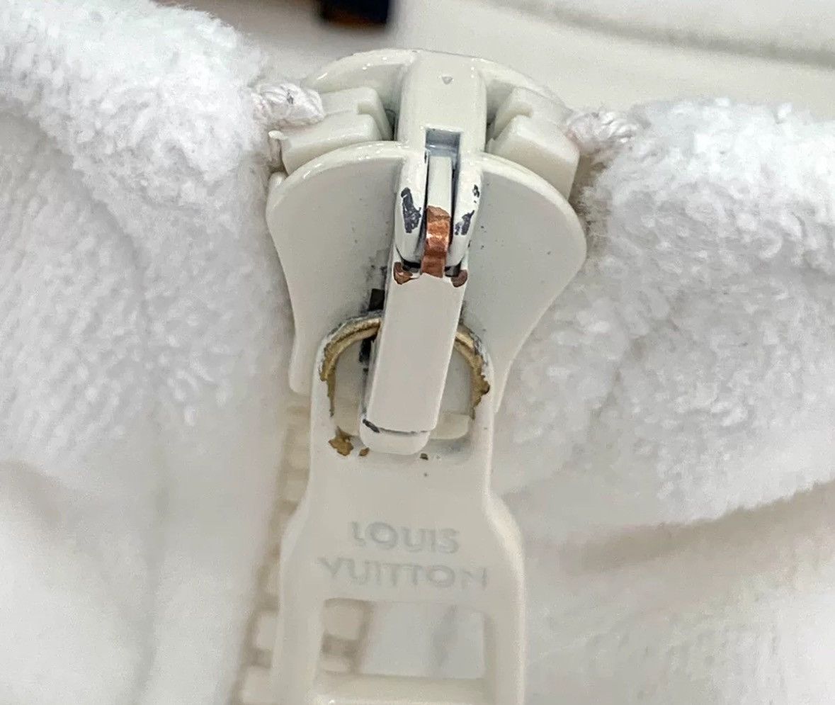 Louis Vuitton Louis Vuitton Lv white logo long sleeved sweatshirt Size US M / EU 48-50 / 2 - 4 Thumbnail