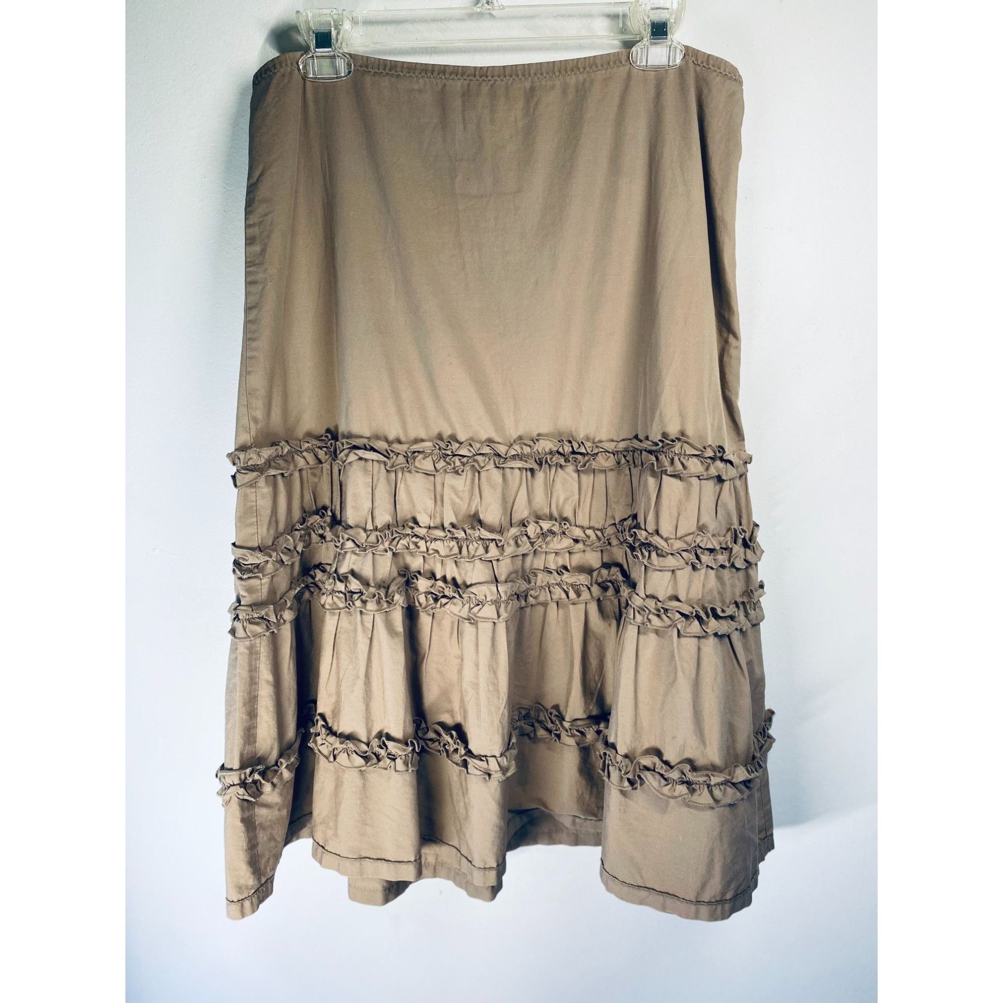 Ann Taylor Ruffled Beige Tiered Skirt With Side Zipper Closure Womens K Size 32" / US 10 / IT 46 - 1 Thumbnail