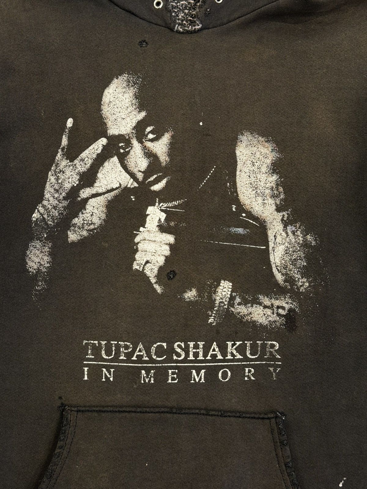Rap Tees TUPAC SHAKUR VINTAGE THRASHED HOODIE 90s 00s RAP USA MEMORY Size US L / EU 52-54 / 3 - 3 Thumbnail