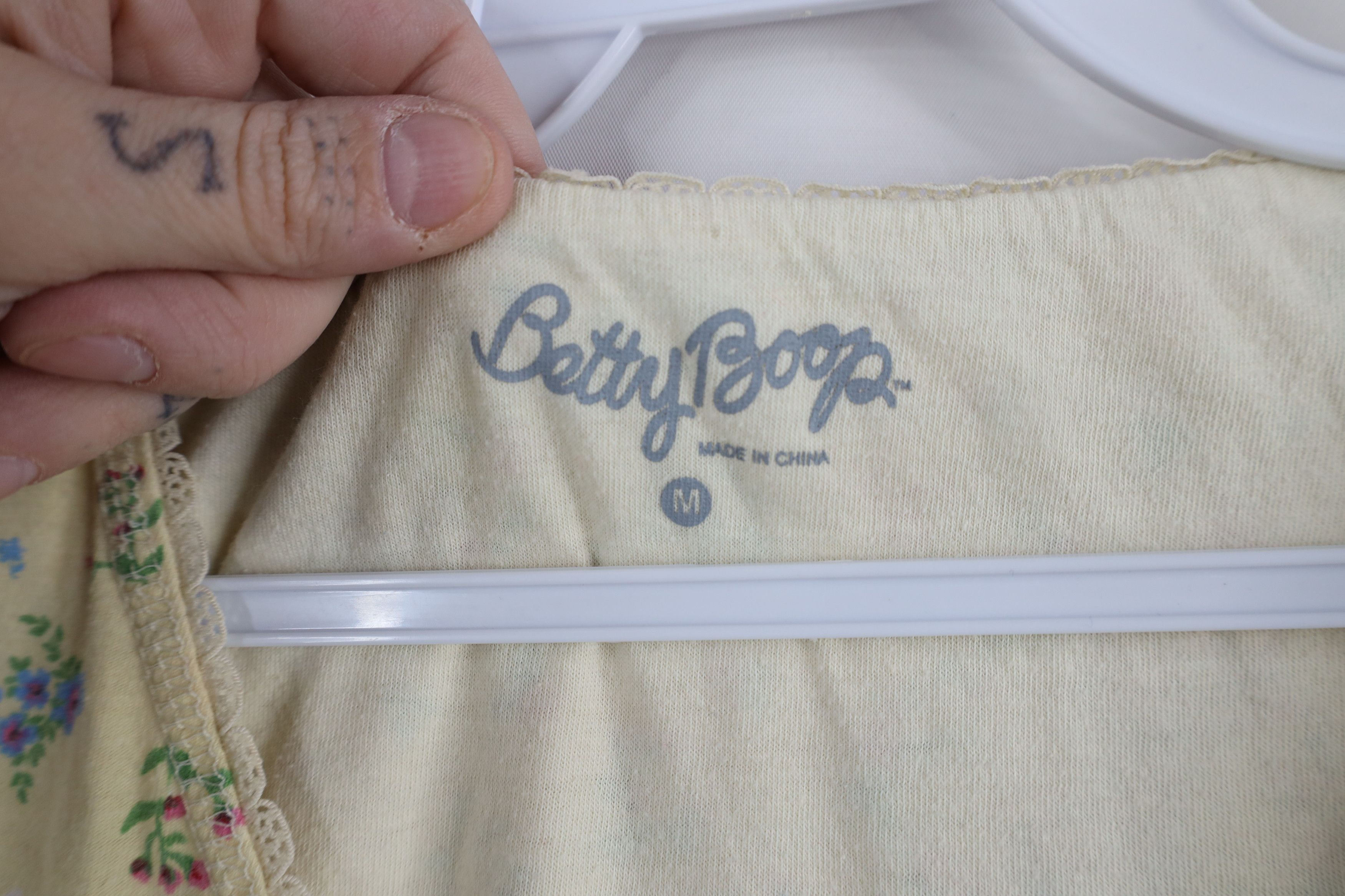 Vintage Vintage Y2K Betty Boop Over Print Flower Night Gown T-Shirt Size M / US 6-8 / IT 42-44 - 9 Thumbnail