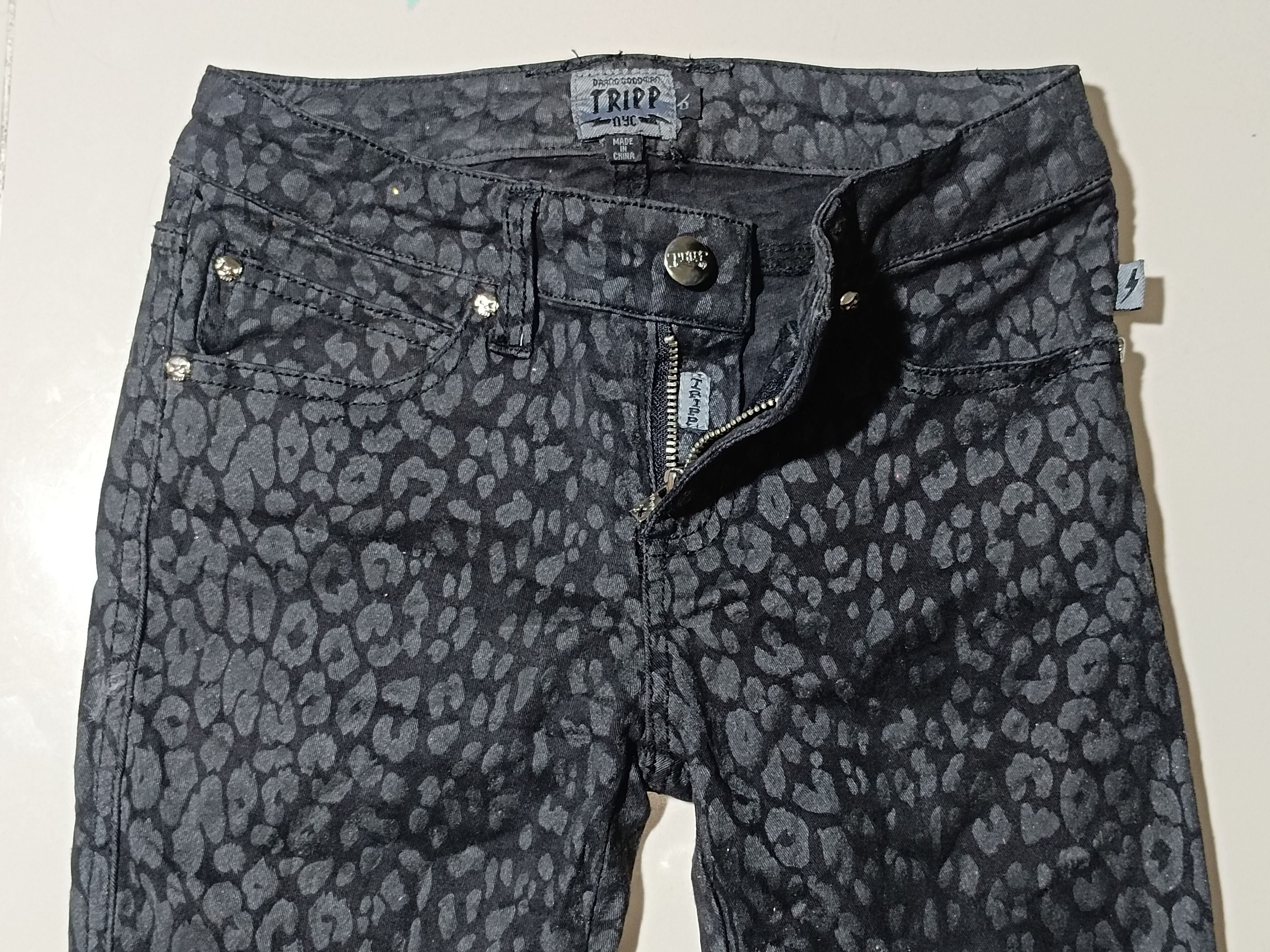 Le Grande Bleu (L.G.B.) × Tripp NYC Vintage Tripp NYC Leopard Skinny Pants Size US 26 / EU 42 - 4 Thumbnail